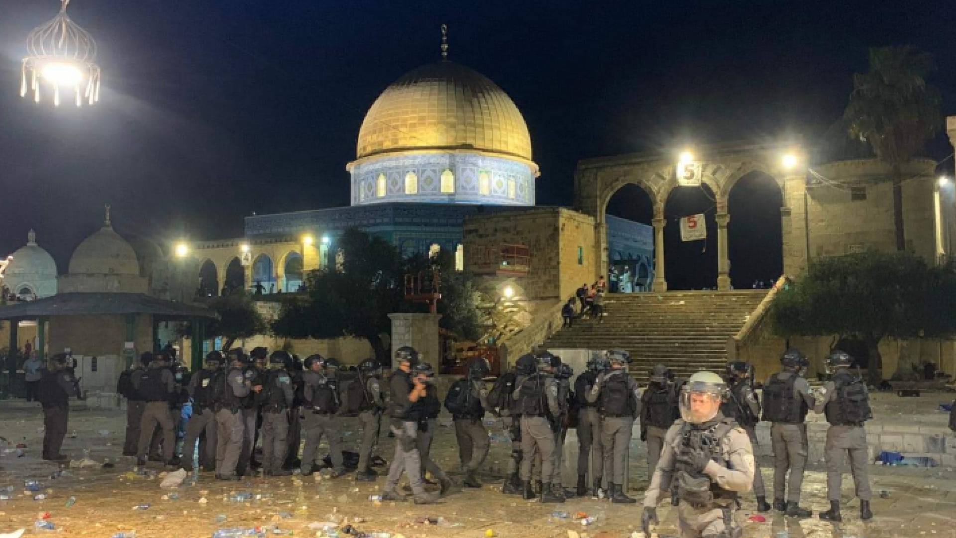 جانب من المواجهات في باحات المسجد الأقصى