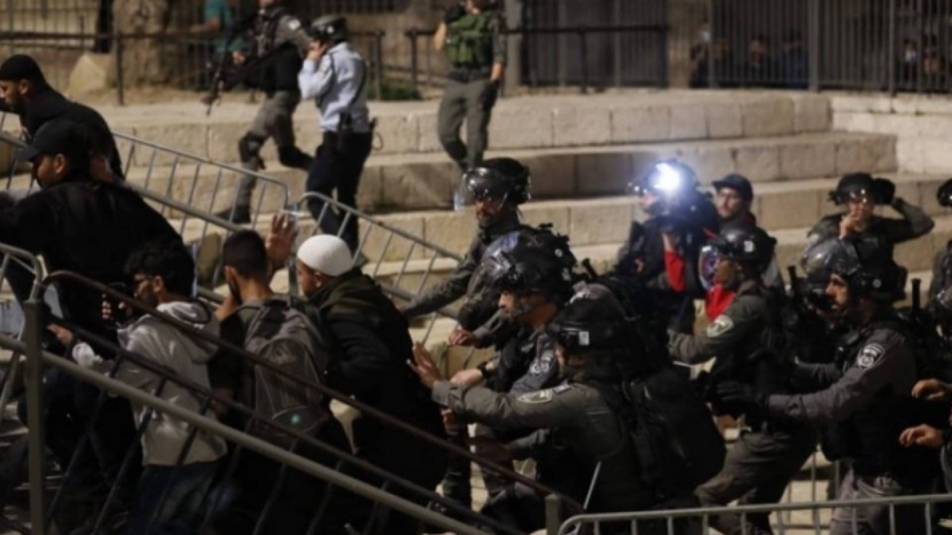 جانب من المواجهات في المسجد الأقصى