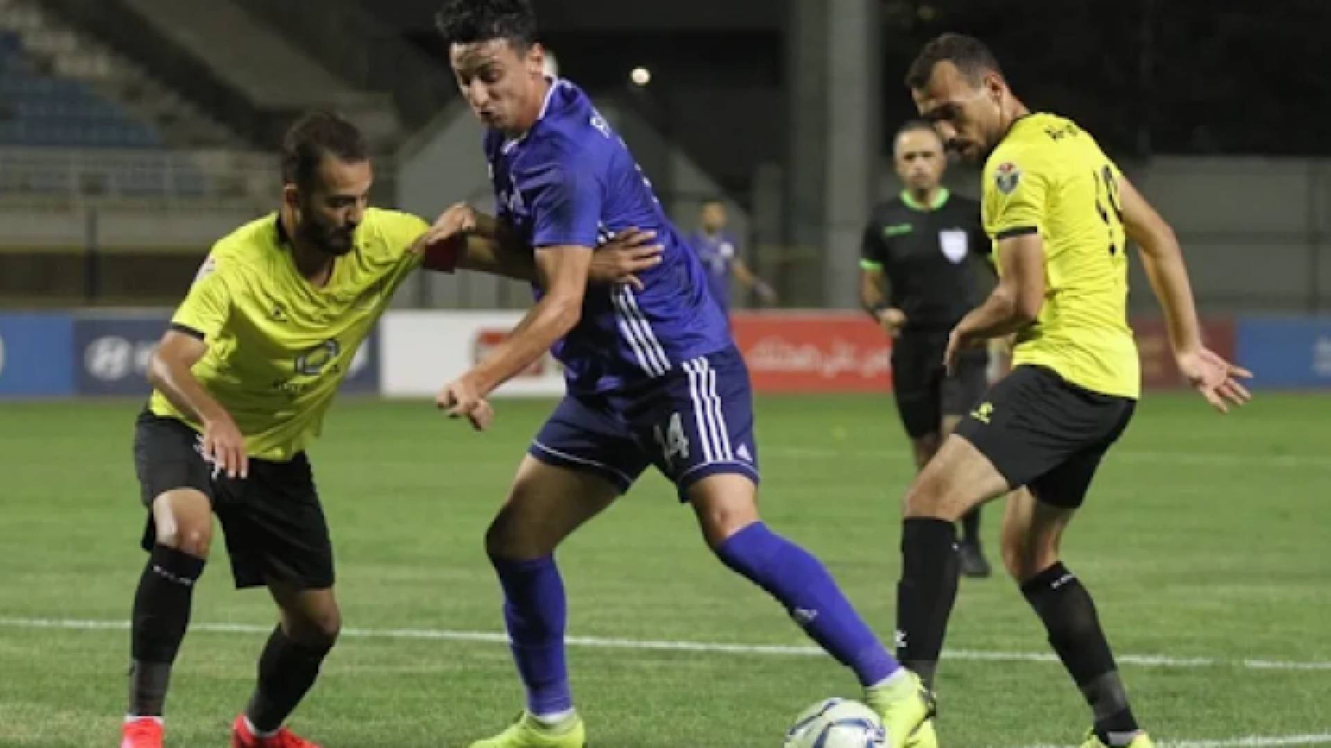 مواجهة سابقة بين فريقي الحسين إربد والرمثا