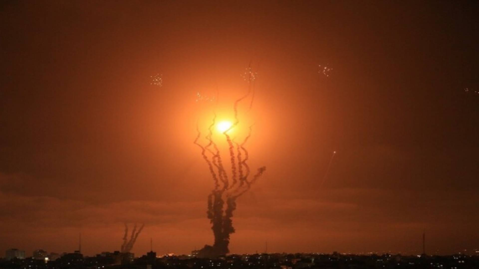 رشقات صاروخية على مدينة القدس المحتلة وتل أبيب وعسقلان