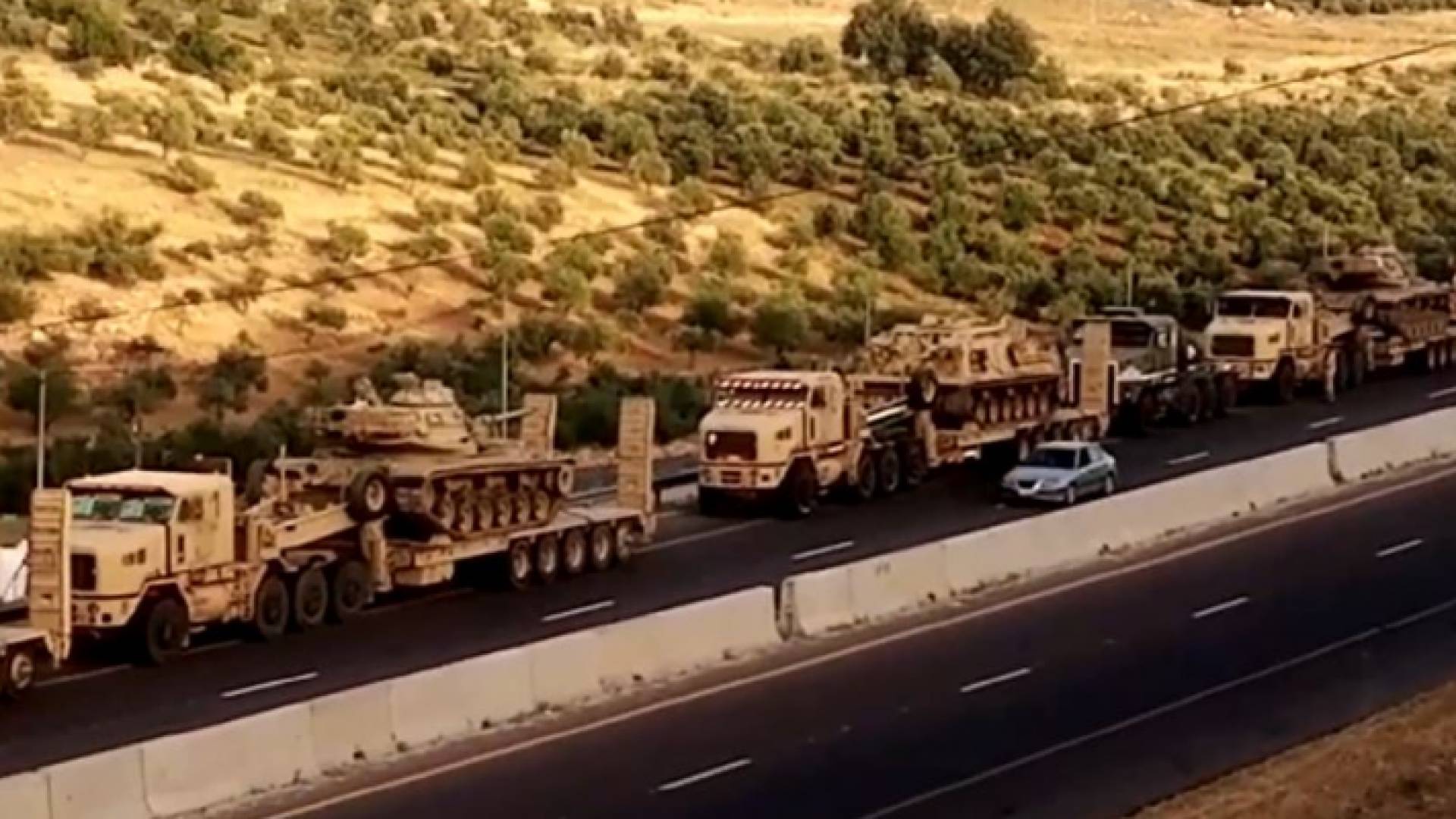 رتل عسكري تابع للقوات المسلحة الأردني على طريق الغور