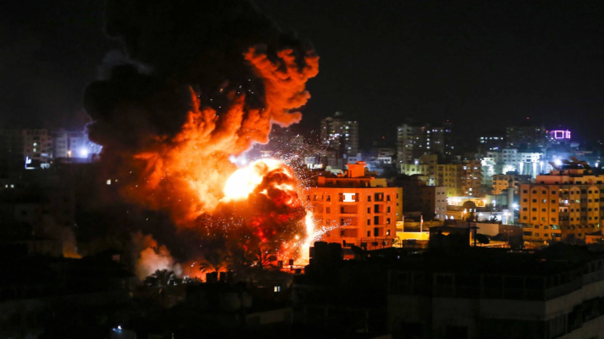 من القصف الصاروخي الذي استهدف قطاع غزة