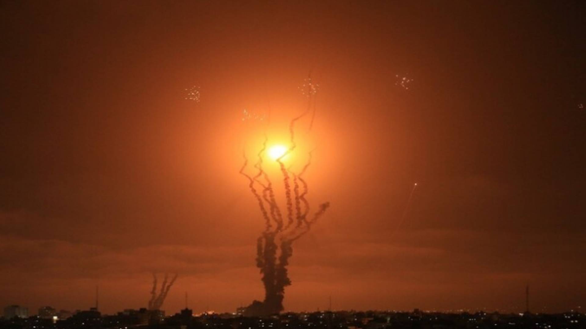 من الرشقات الصاروخية التي أطلقتها المقاومة الفلسطينية باتجاه الاحتلال الاسرائيلي