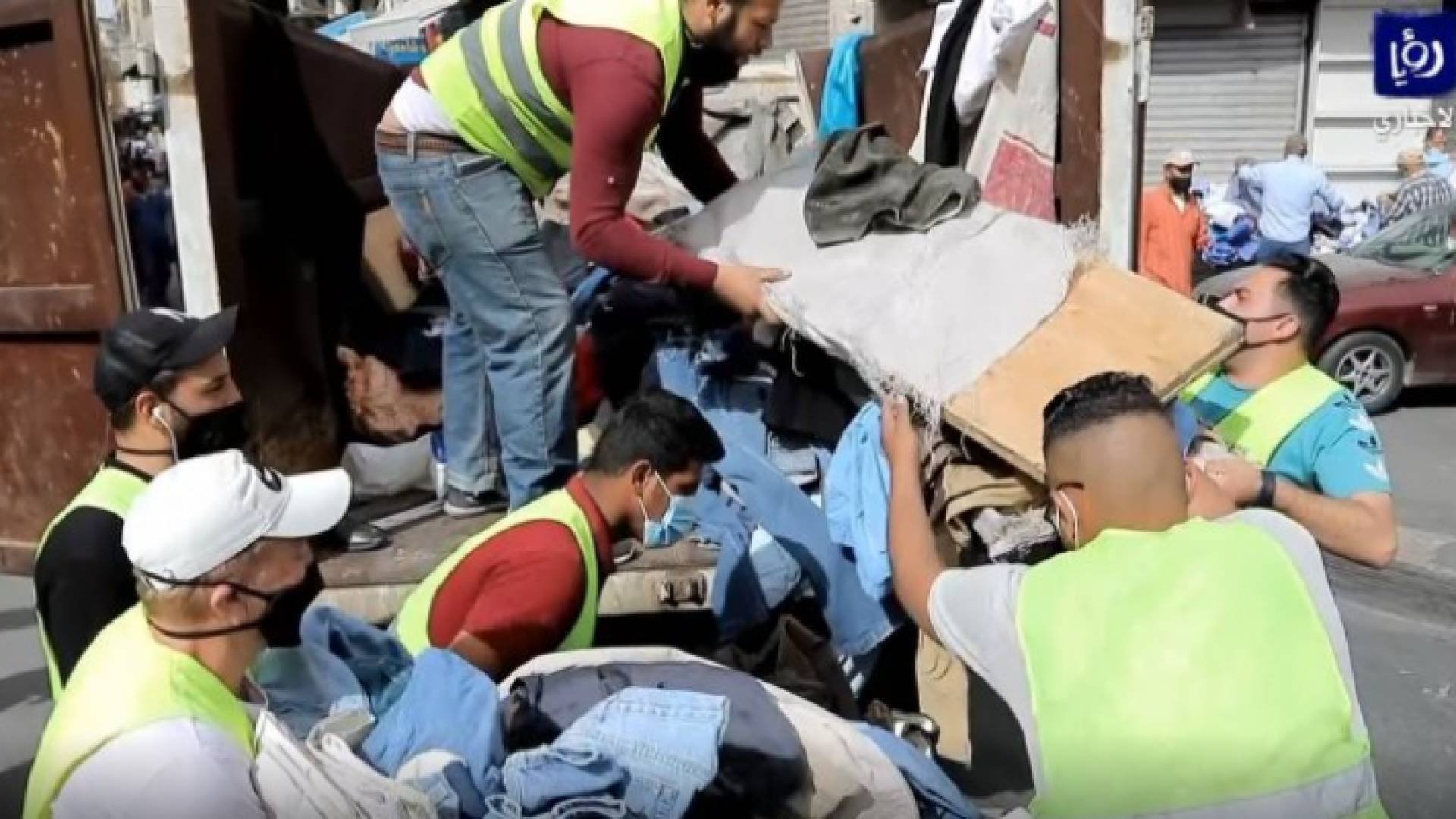 جانب من حملة إزالة البسطات في وسط عمان