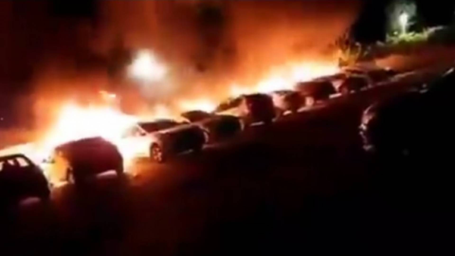 خلال إحراق فلسطينيين مركبات لمستوطنين في اللد