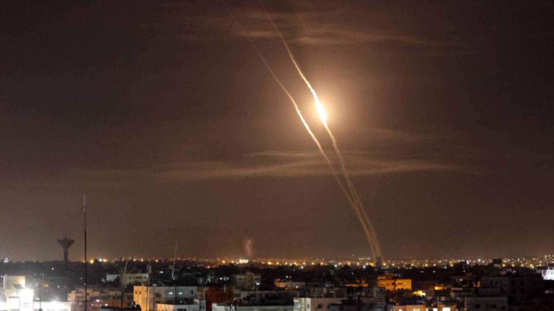 من الرشقات الصاروخية التي أطلقتها المقاومة الفلسطينية باتجاه الاحتلال الاسرائيلي