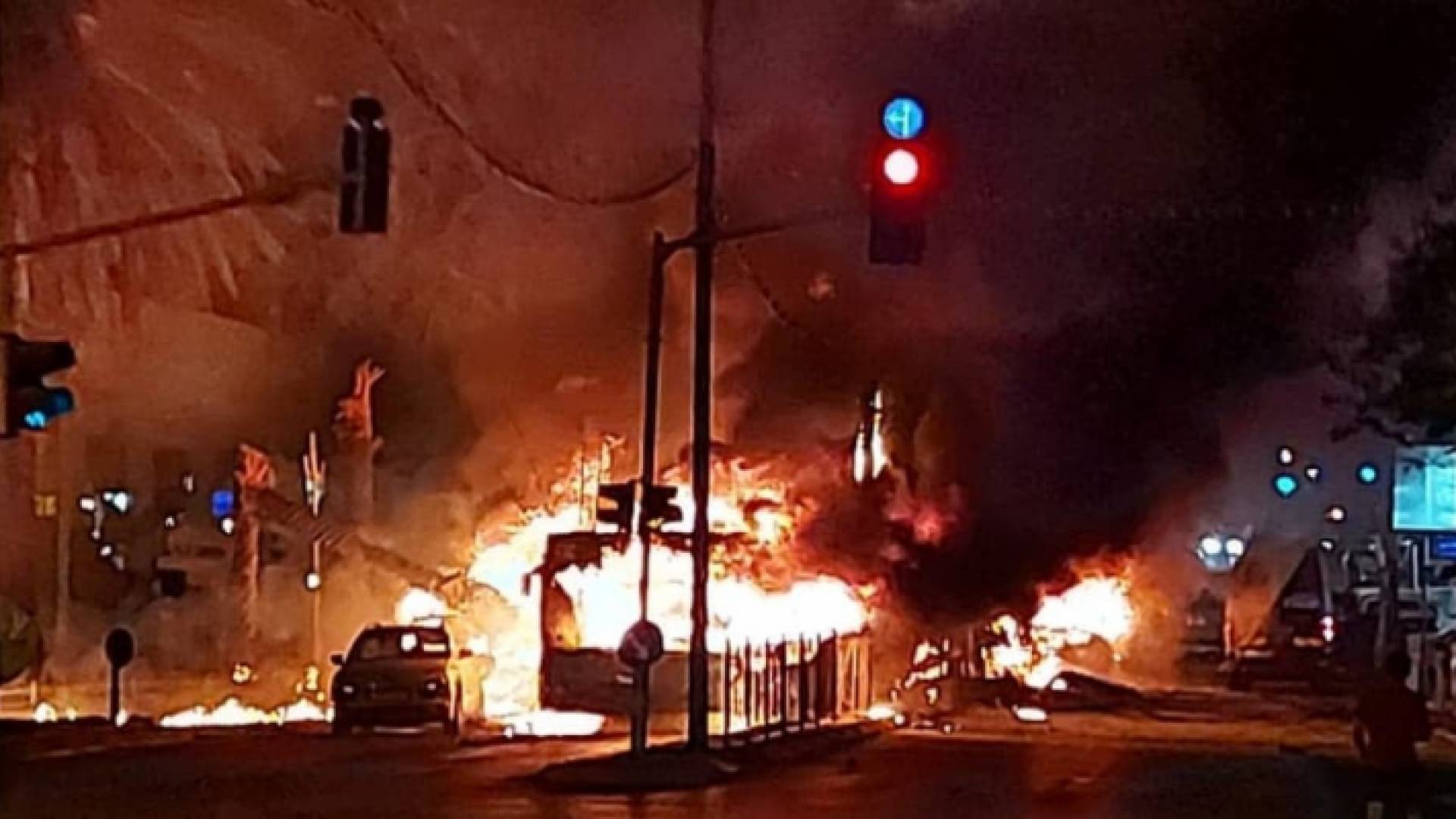 تل أبيب بعد ضربها بعدد من الرشقات الصاروخية