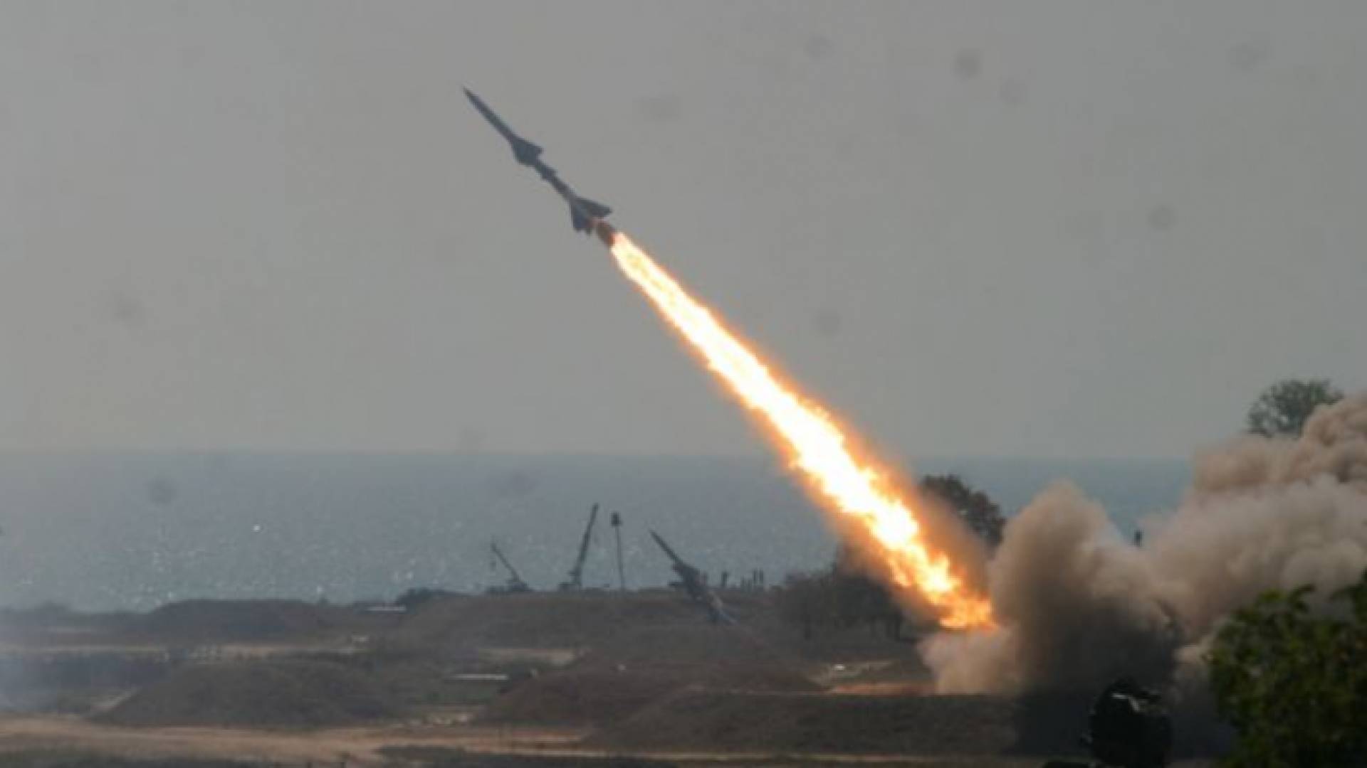 اطلاق صاروخ - ارشيفية