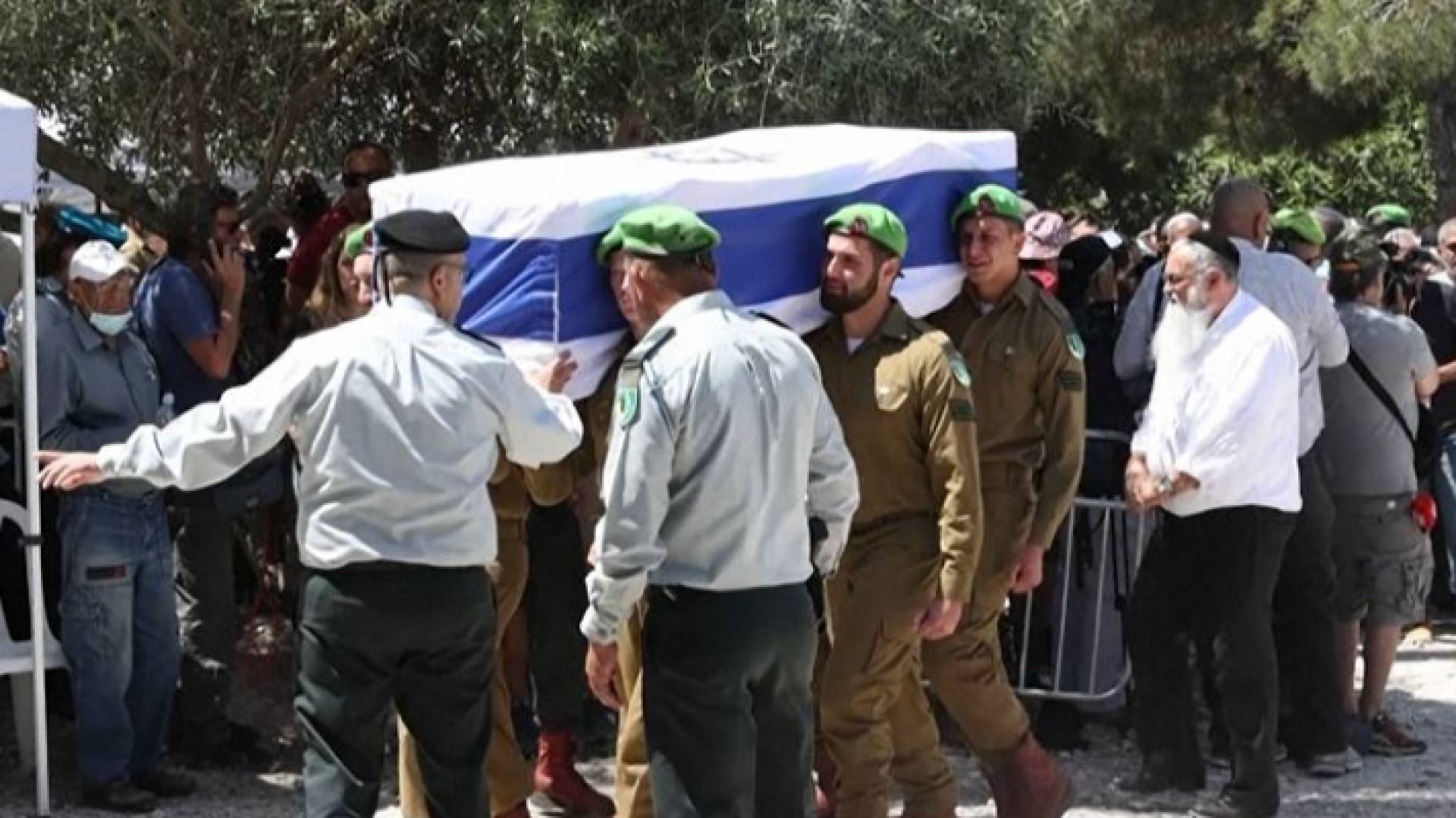 الاحتلال الإسرائيلي يشيع أحد جنوده القتلى بصواريخ المقاومة الفلسطينية