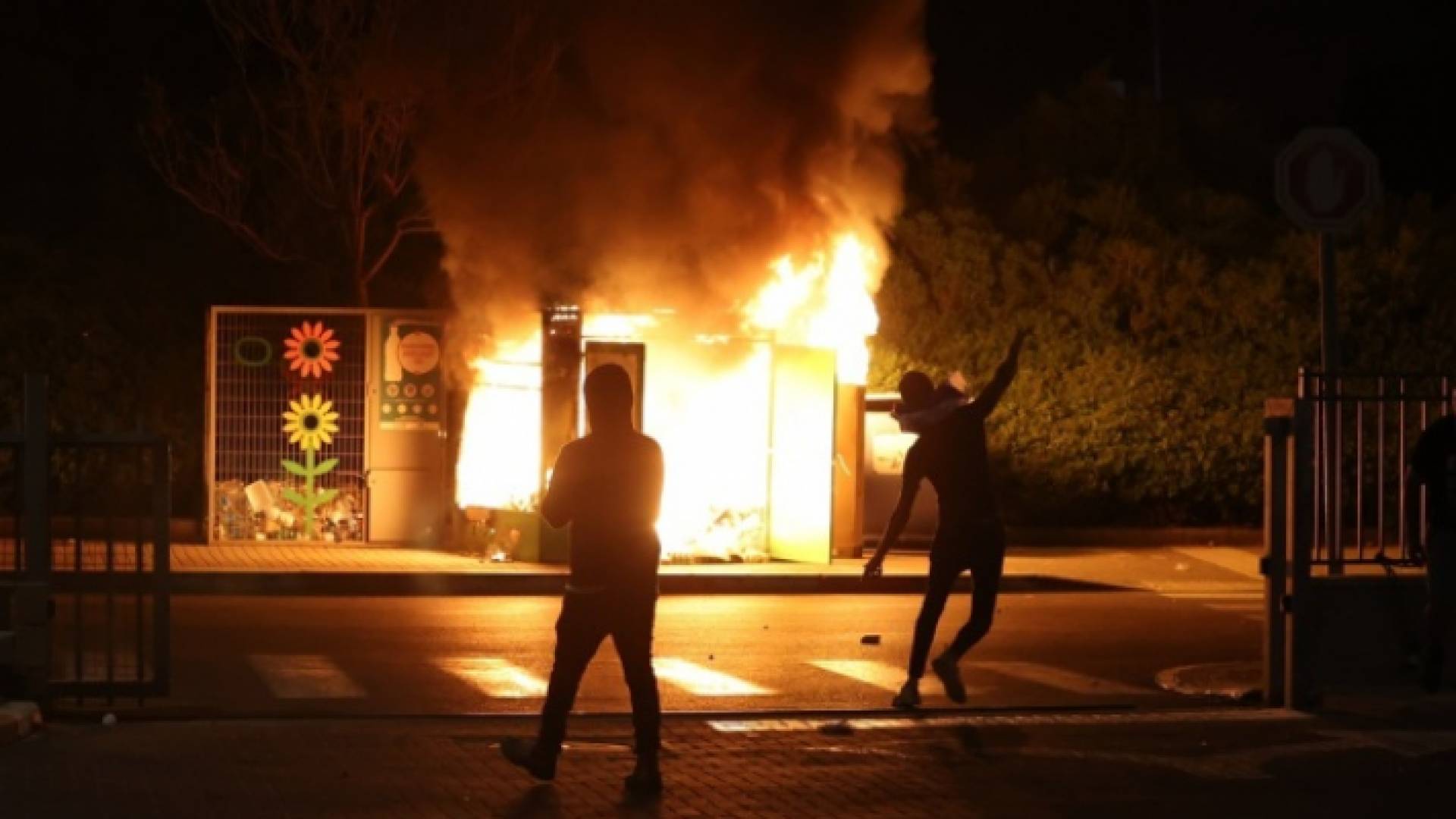 من المواجهات بين الفلسطينيين والمستوطنين في اللد