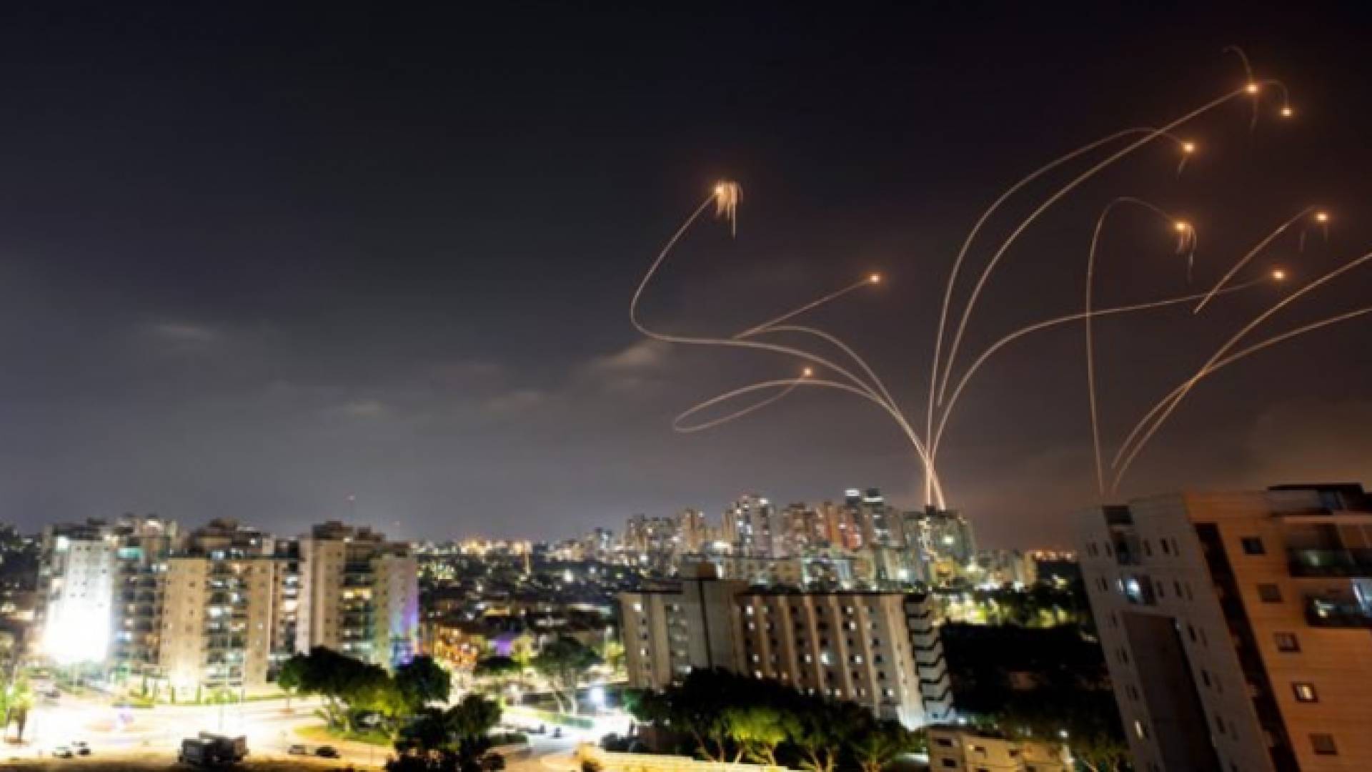 طائرات الاحتلال الإسرائيلي تشن غارات عنيفة ومتتالية على شمال غزة