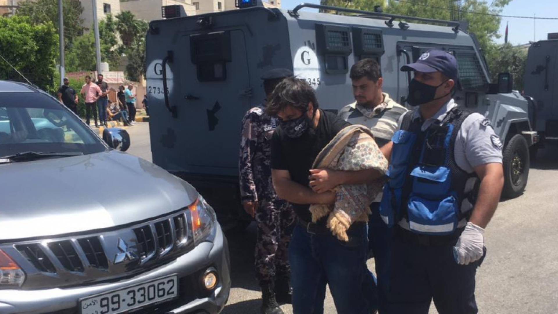 جانب من خدمات الدفاع المدني في المسيرة