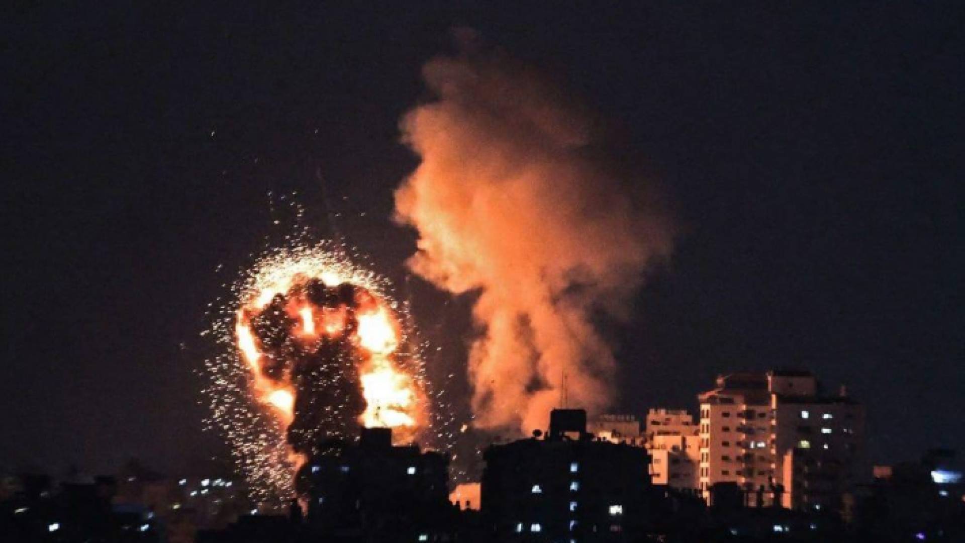 من القصف الصاروخي الذي استهدف قطاع غزة