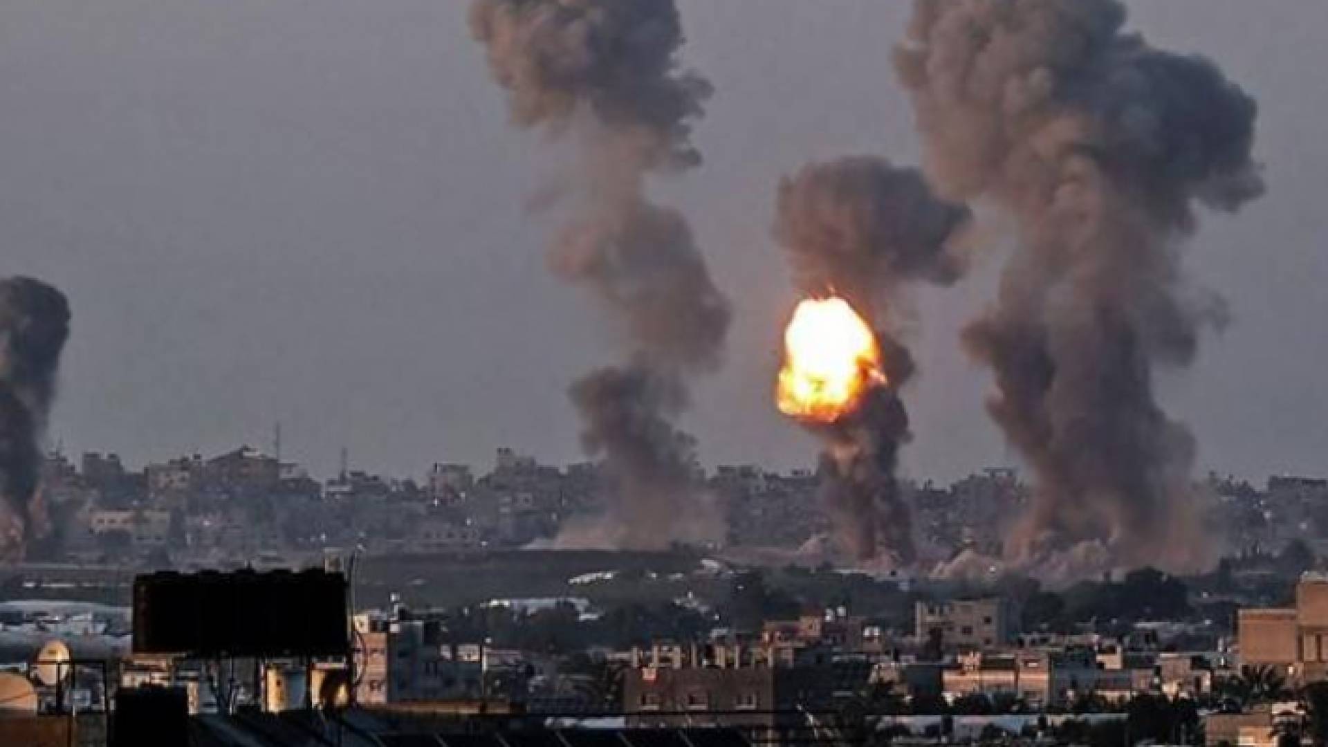 طائرات الاحتلال الإسرائيلي تشن غارات جديدة على مناطق متفرقة في غزة