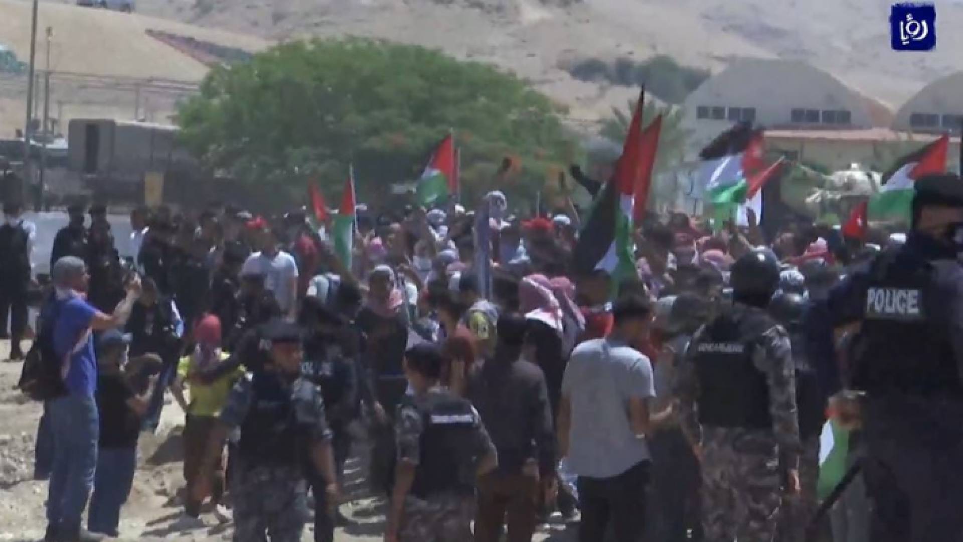 لليوم الثاني.. أردنيون يتظاهرون قرب الحدود مع فلسطين تنديدا ورفضا لعدوان الاحتلال الإسرائيلي على غزة