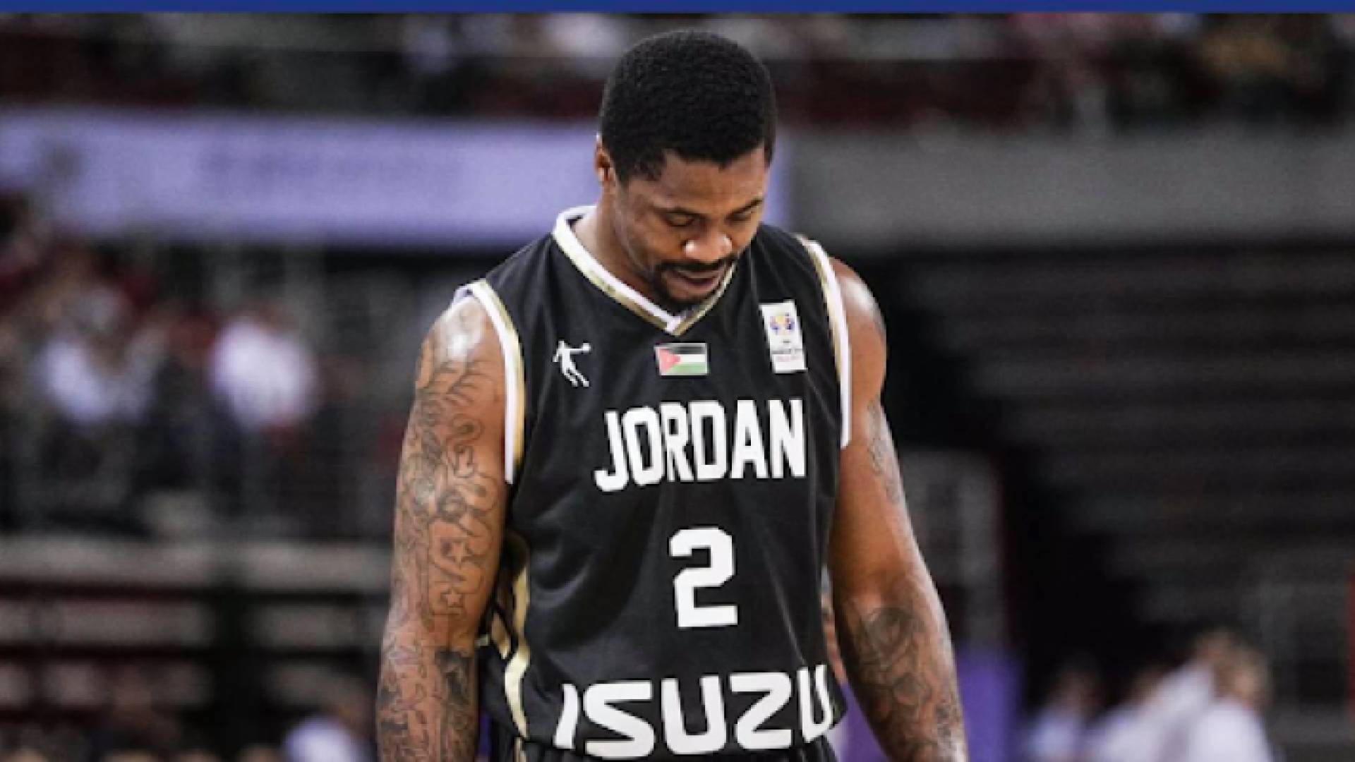 لاعب المنتخب الوطني لكرة السلة دار تاكار