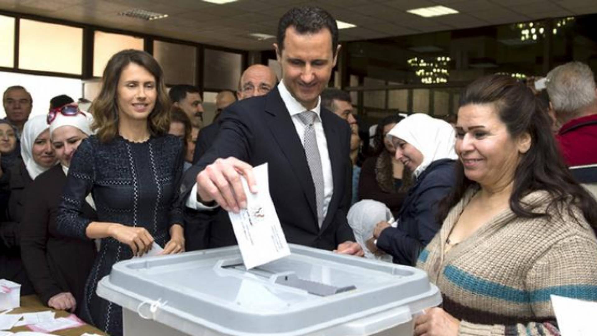 الرئيس السوري بشار الأسد يدلي بصوته في صناديق الاقتراع - أرشيفية