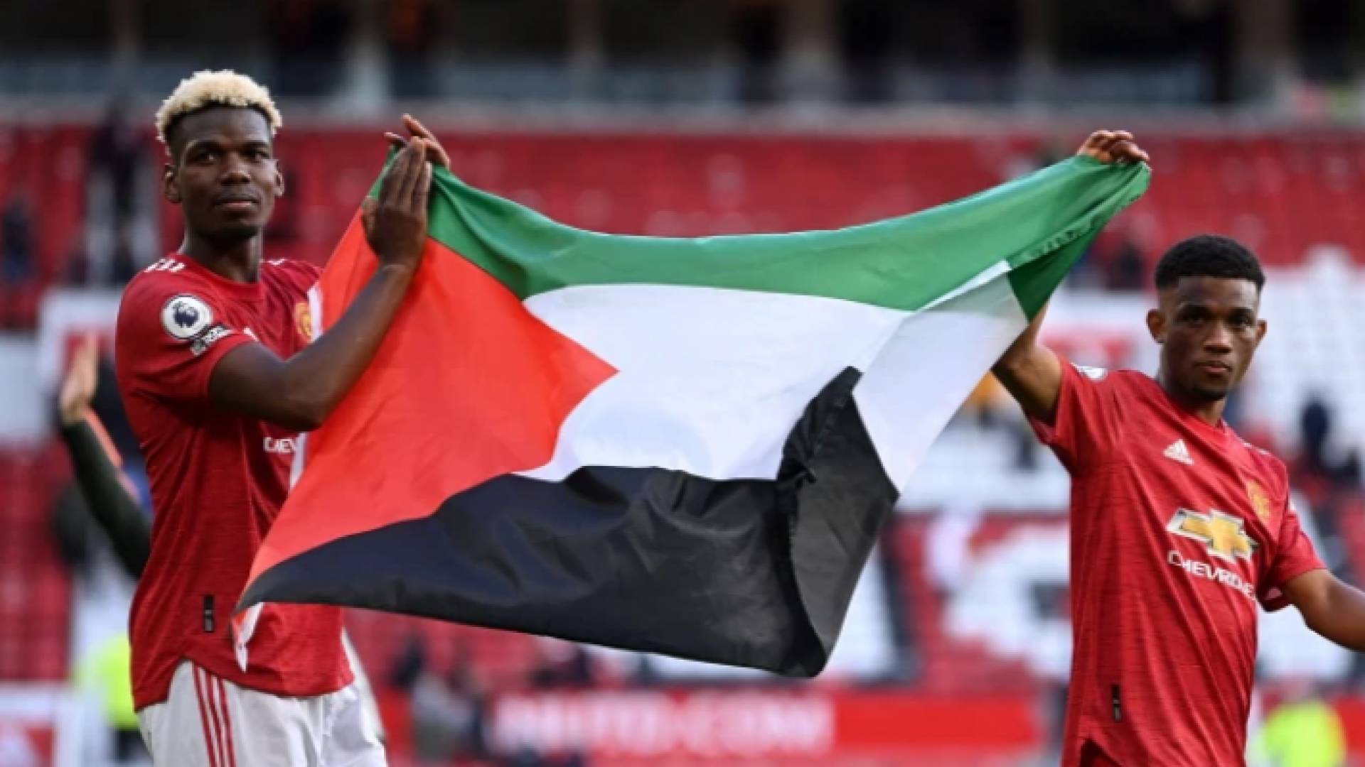 بعد مباراة لمانشستر يونايتد.. بوغبا وديالو يرفعان علم فلسطين