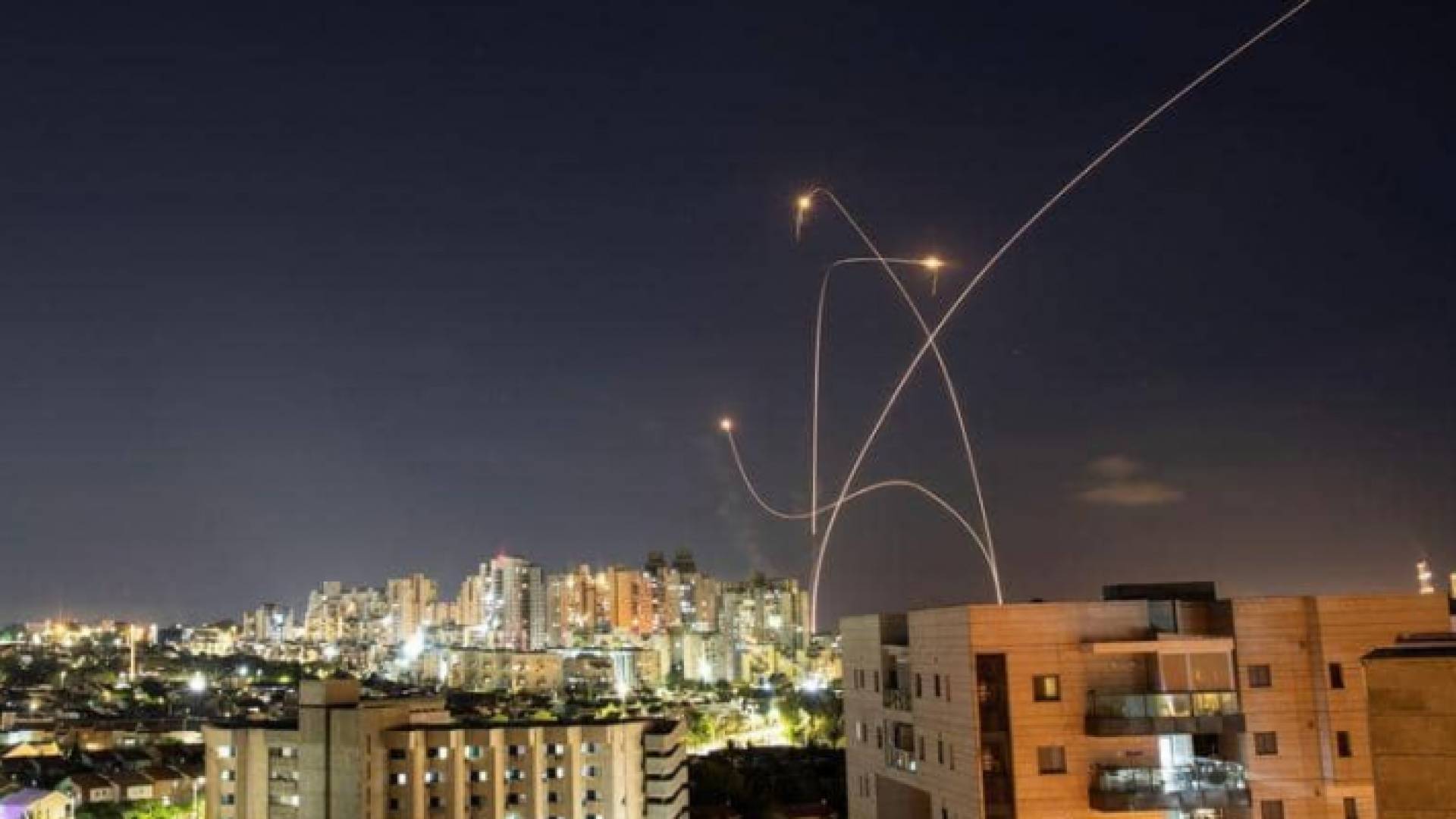 الاحتلال الاسرائيلي يطلق صواريخه على غزة