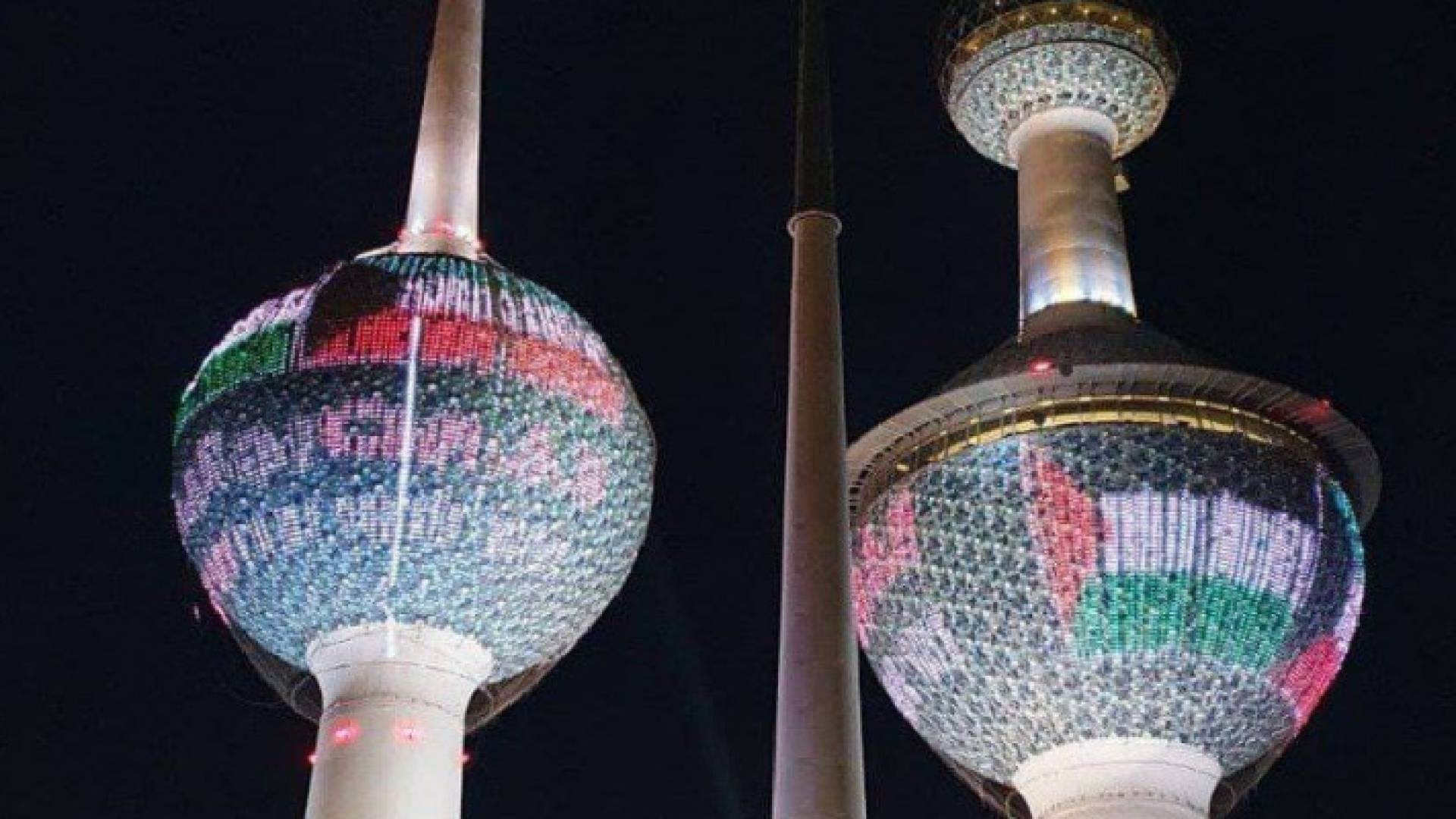 الكويت تضيء أبراجها تضامناً مع الشعب الفلسطيني