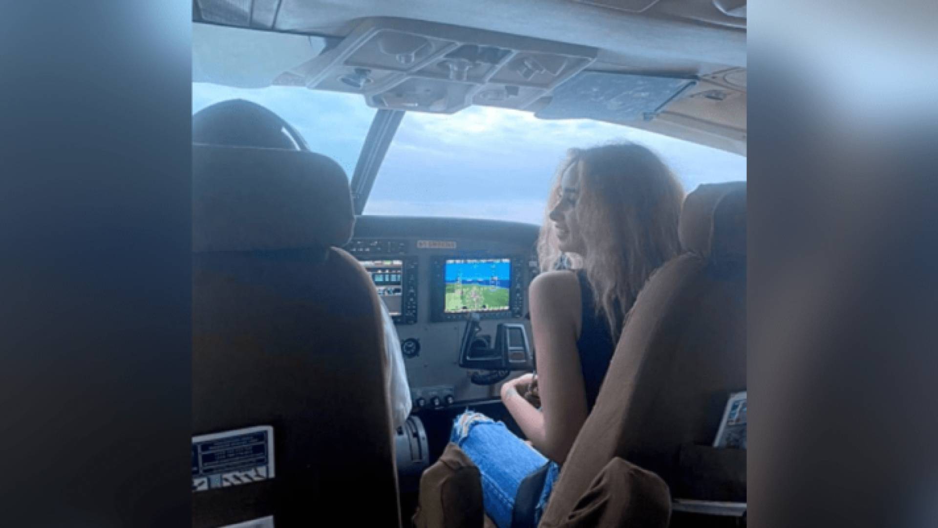 هنا الزاهد في قمرة القيادة