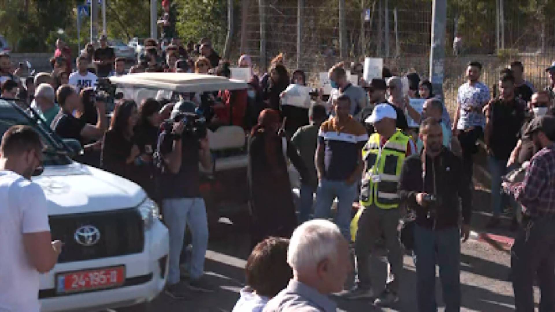 وقفة تضامنية عند مدخل حي الشيخ جراح في القدس المحتلة