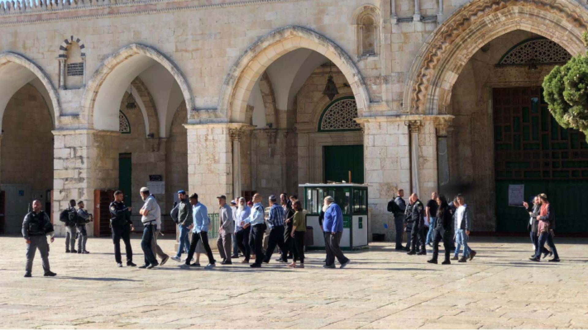 اقتحامات المستوطنين لباحات الأقصى صباح الاحد