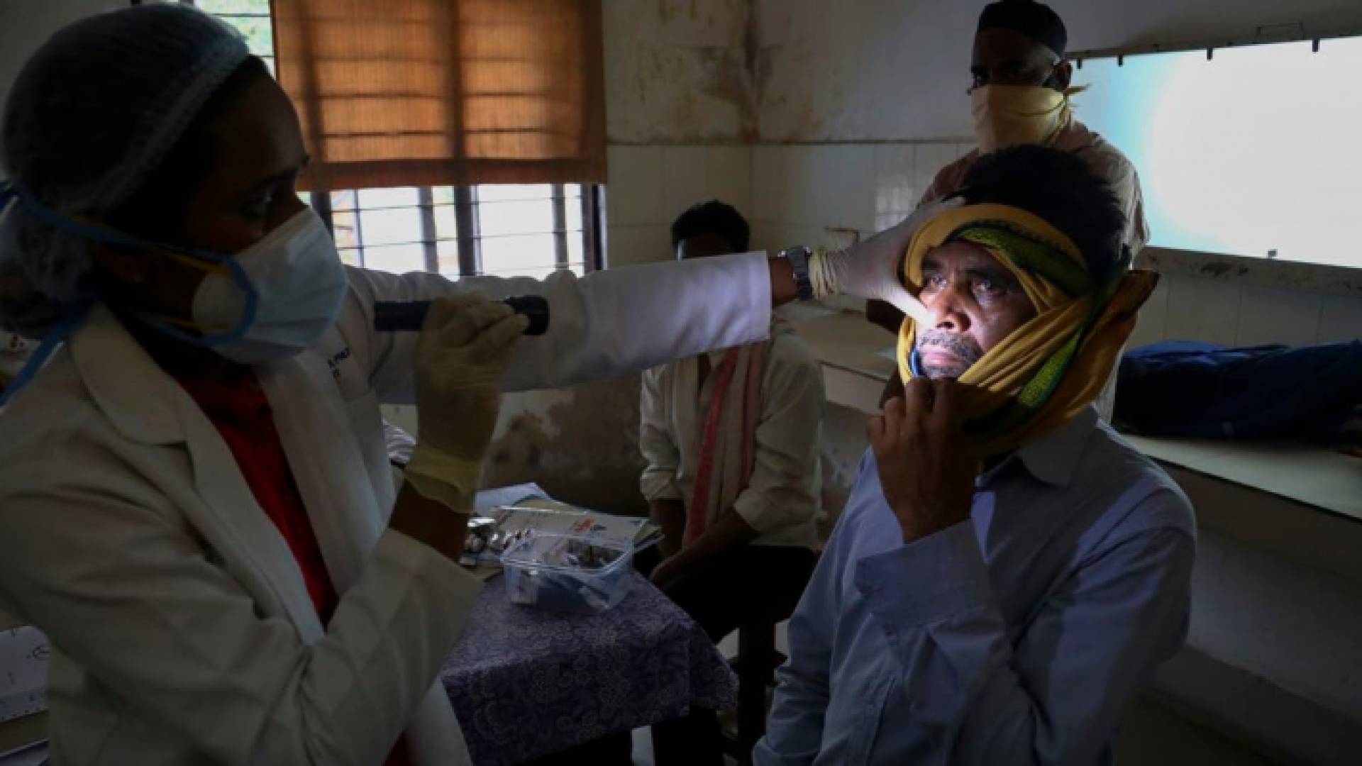 "الفطر الأسود" يضرب عيون 60% من الهنود المصابين به