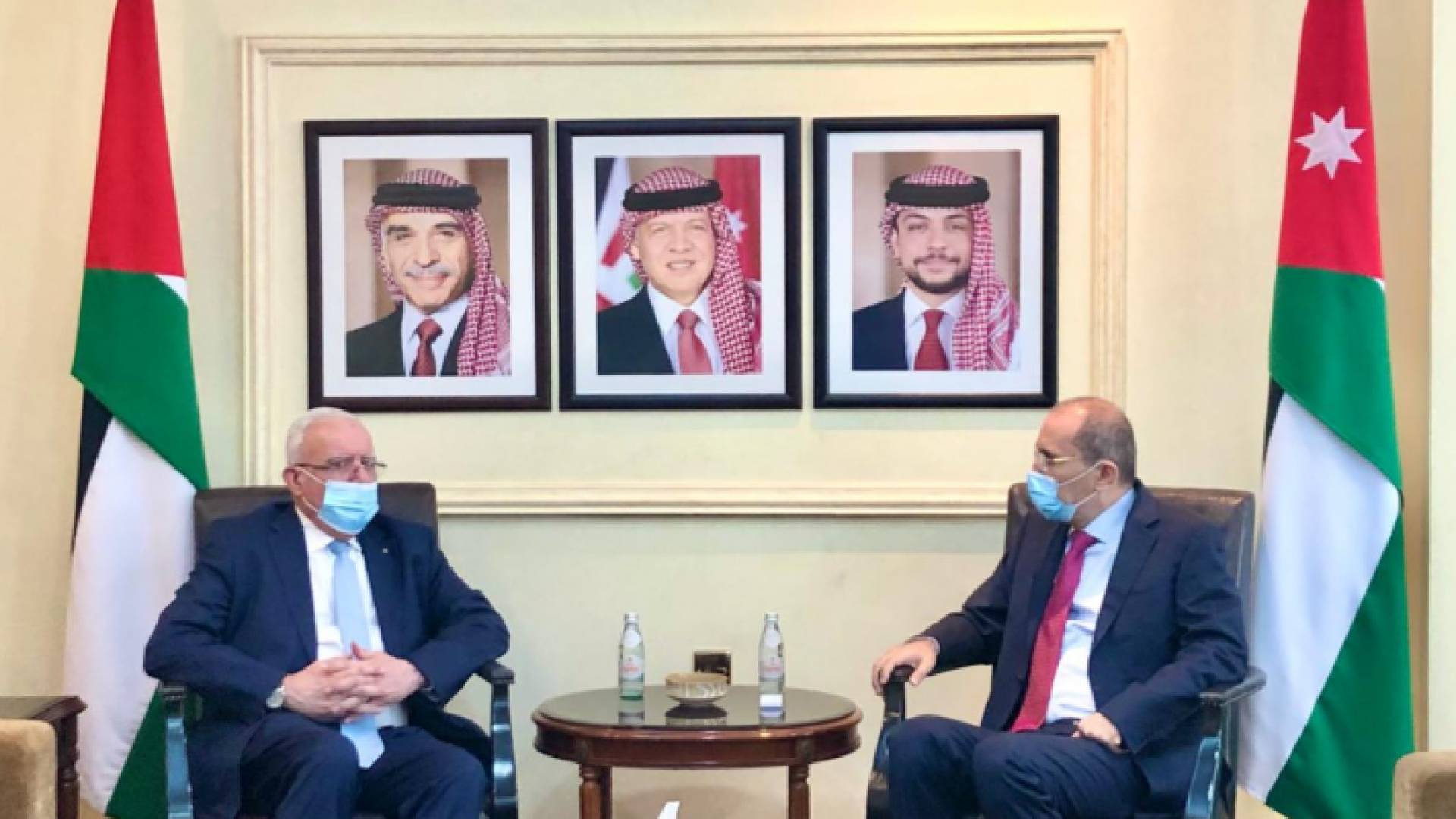 وزير الخارجية أيمن الصفدي ونظيره الفلسطيني