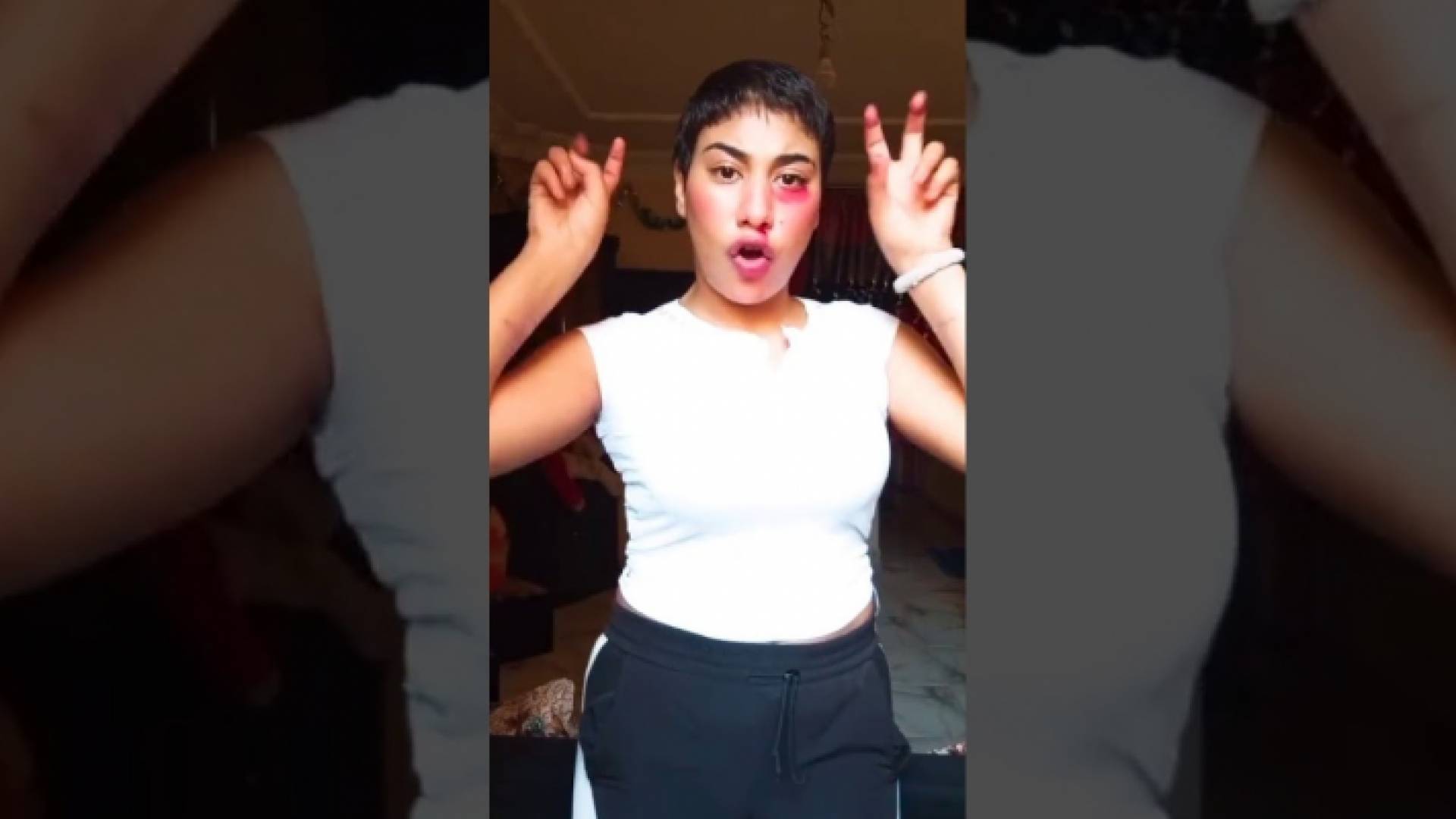 الفتاة المصرية منة عبد العزيز