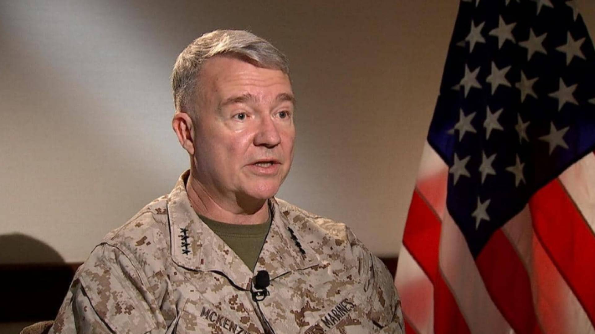 رئيس هيئة الاركان المشتركة اللواء الركن يوسف الحنيطي وقائد القيادة المركزية الجنرال فرانك ماكنزي