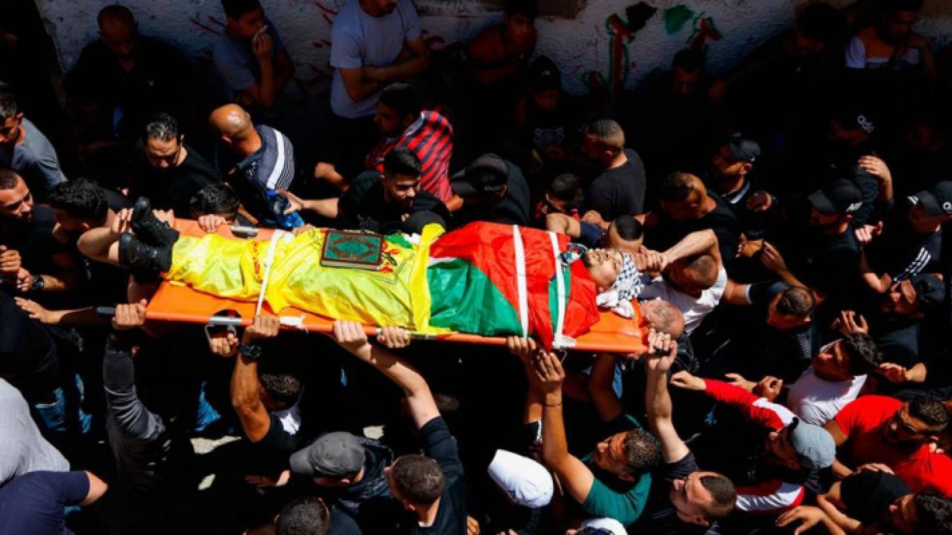 الفلسطينيون يشيعون جثمان الشهيد أحمد "أبو عرب" الذي اغتاله الاحتلال