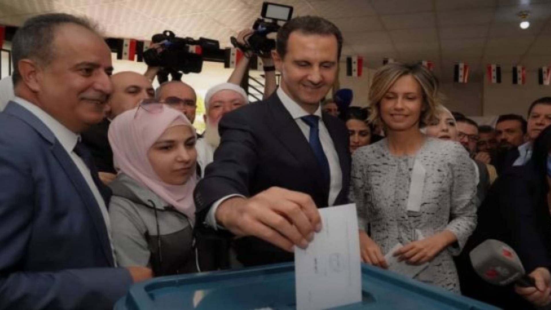 الرئيس السوري بشار الأسد يدلي بصوته