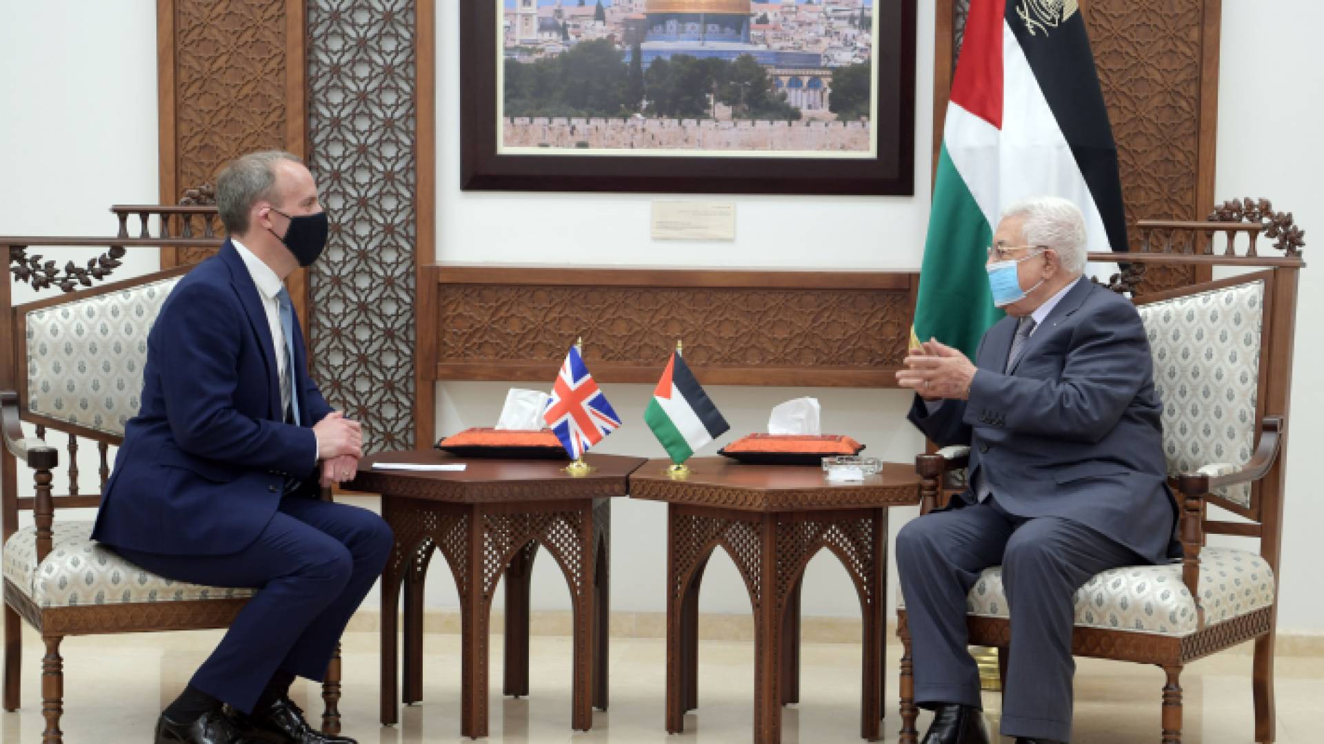 جانب من لقاء الرئيس الفلسطيني ووزير خارجية بريطانيا