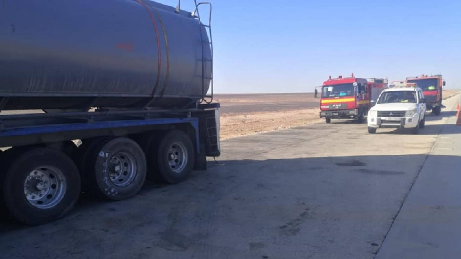 صهريج محمل بالمواد النفطية