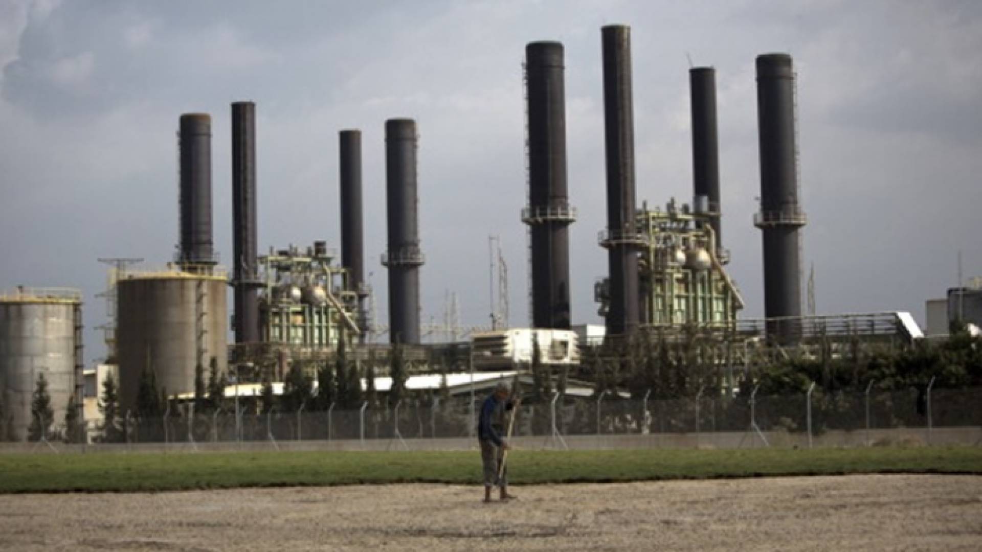 الاحتلال الإسرائيلي يمنع إدخال الوقود لمحطة توليد الكهرباء في غزة