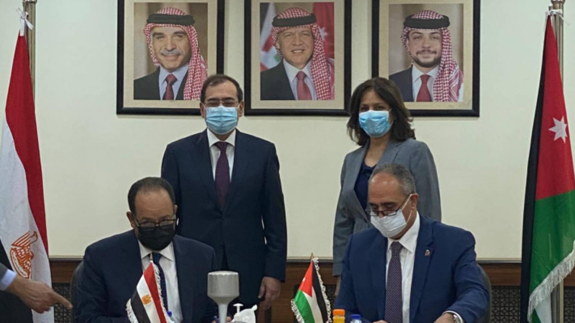 خلال توقيع الملحقين