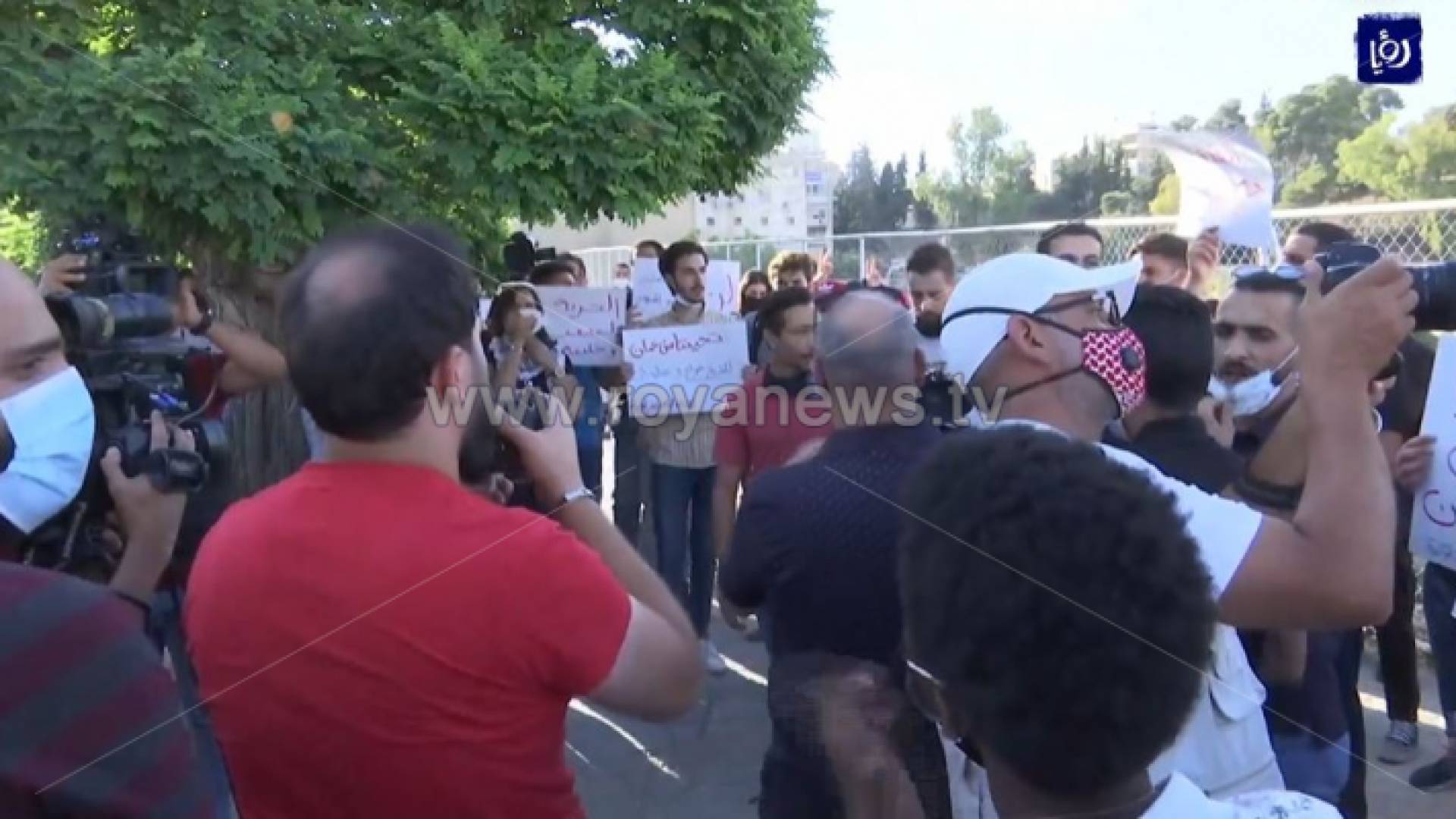 الصورة من الوقفة