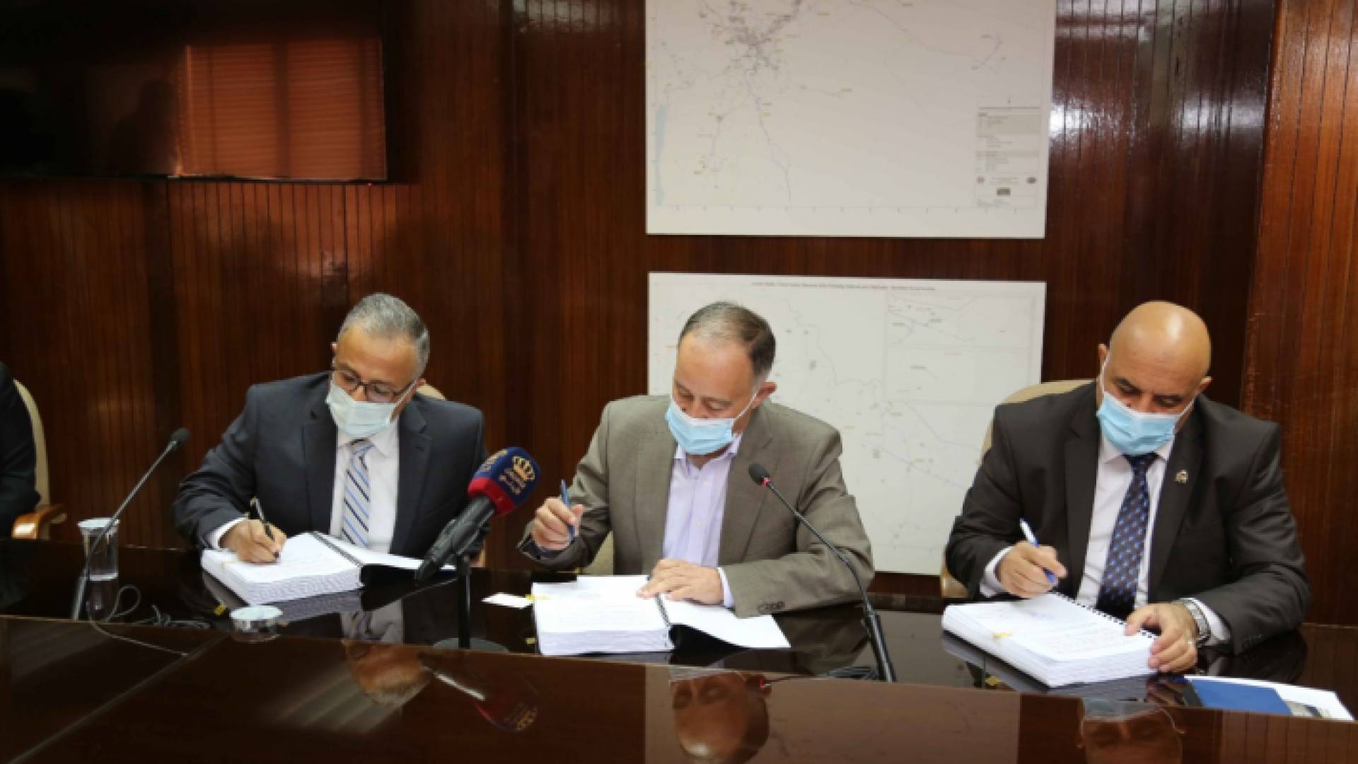 جانب من توقيع الاتفاقية