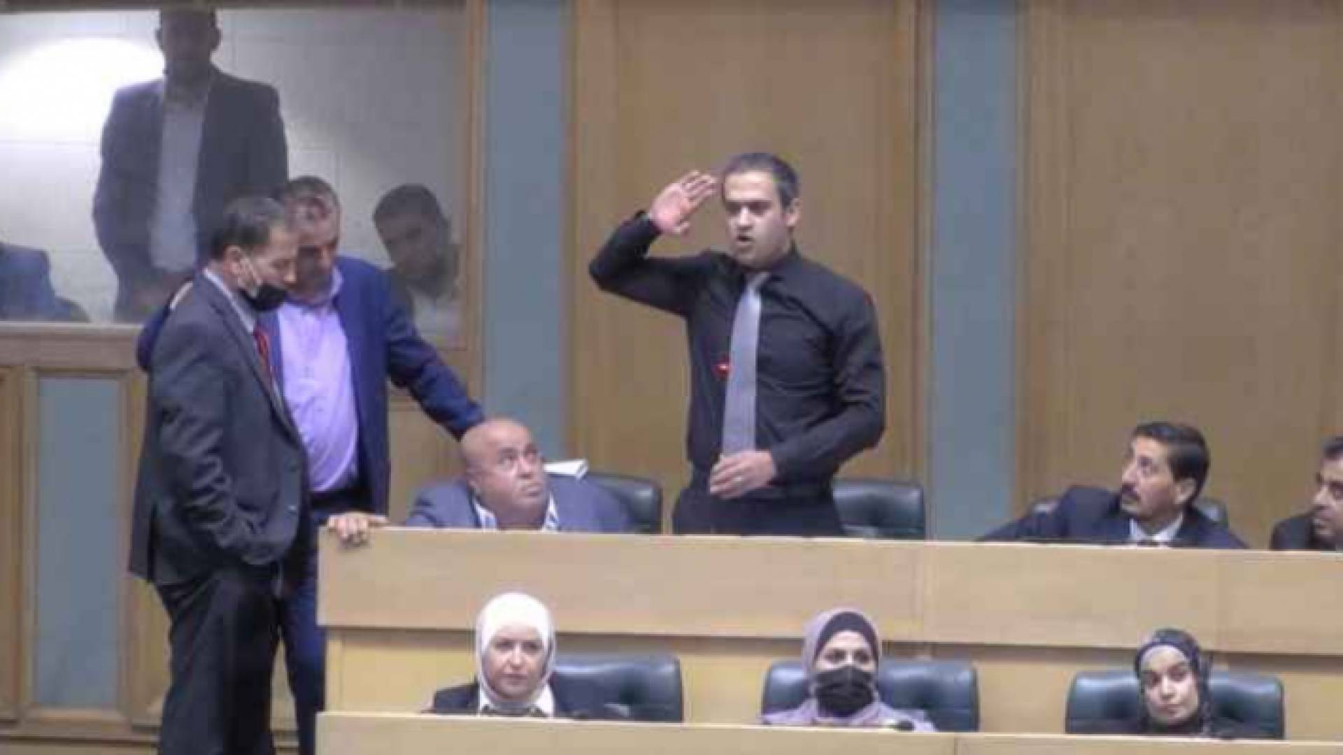 النائب أسامة العجارمة تحت القبة