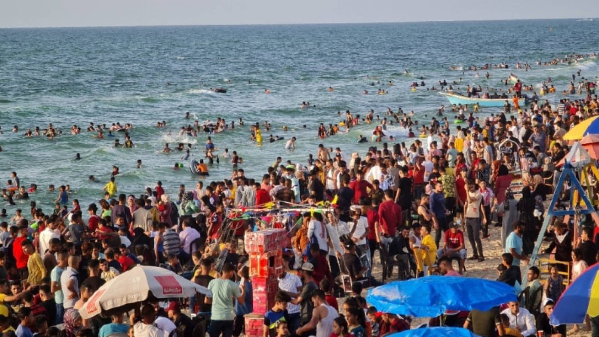 شاطئ غزة .. تصوير حسن إصليح