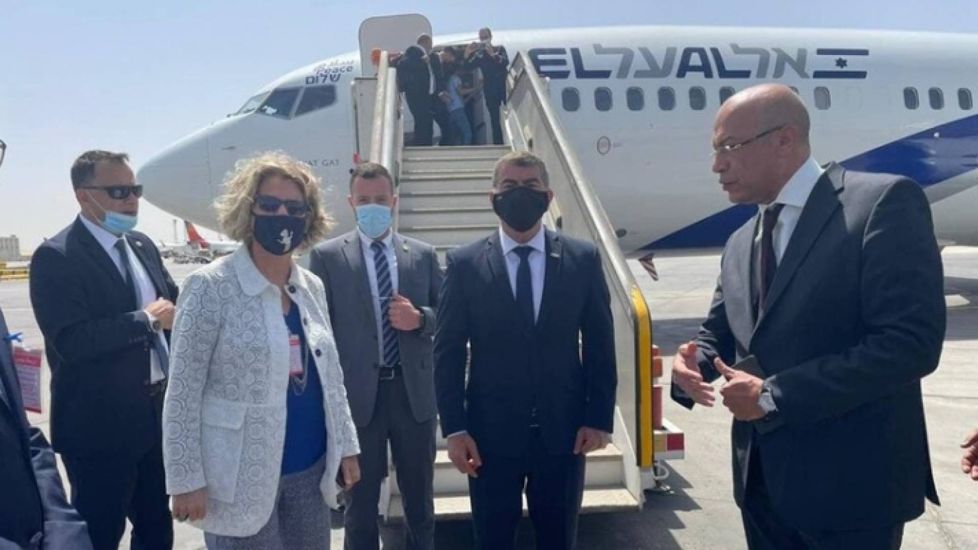 وزير خارجية الاحتلال الإسرائيلي غابي أشكنازي لدى وصوله مطار القاهرة الدولي