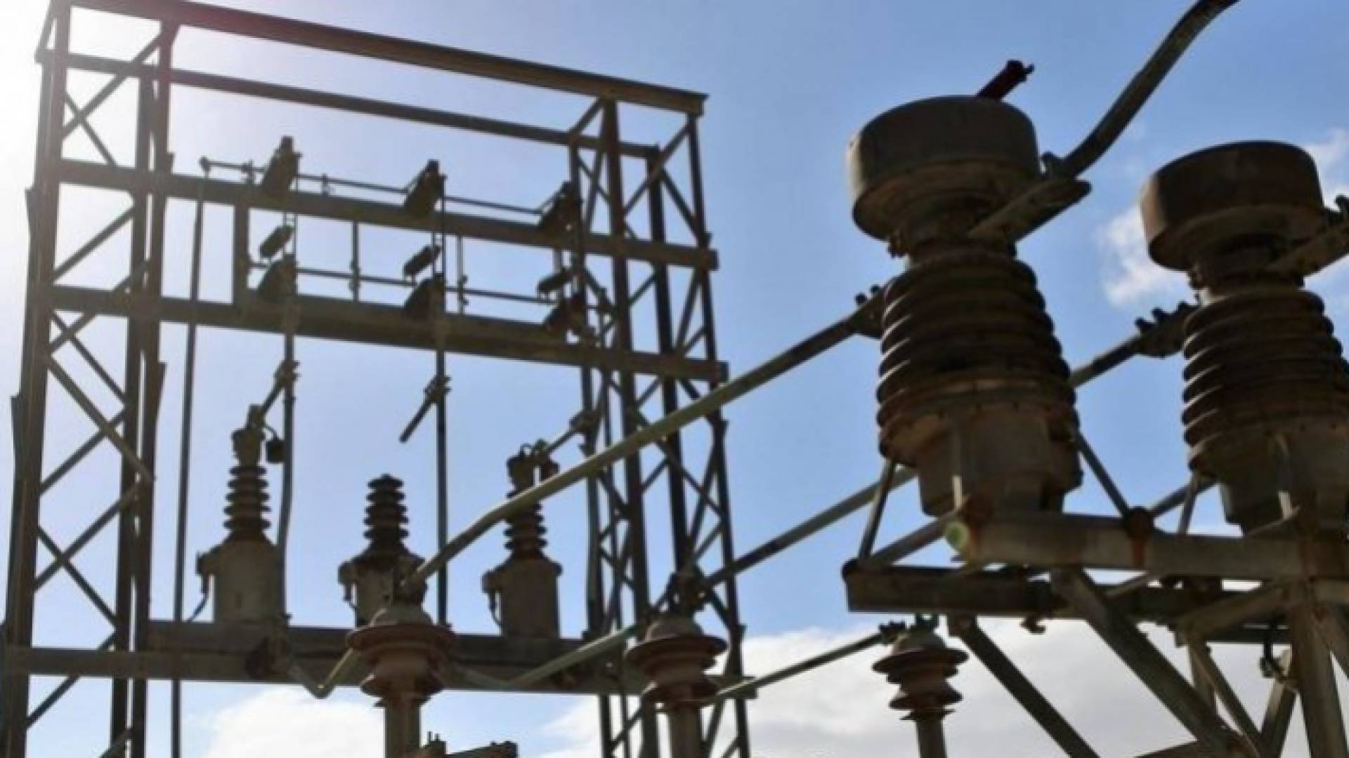 أعمدة الضغط العالي - ارشيفية