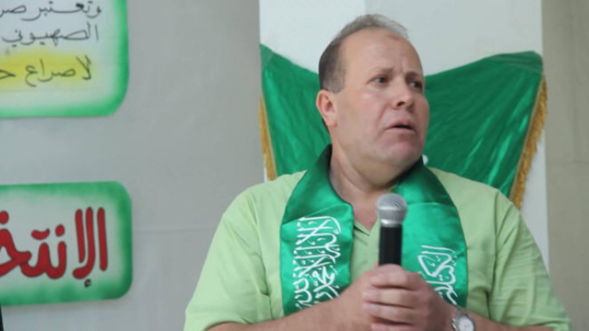 البروفيسور والمحاضر الجامعي عماد البرغوثي