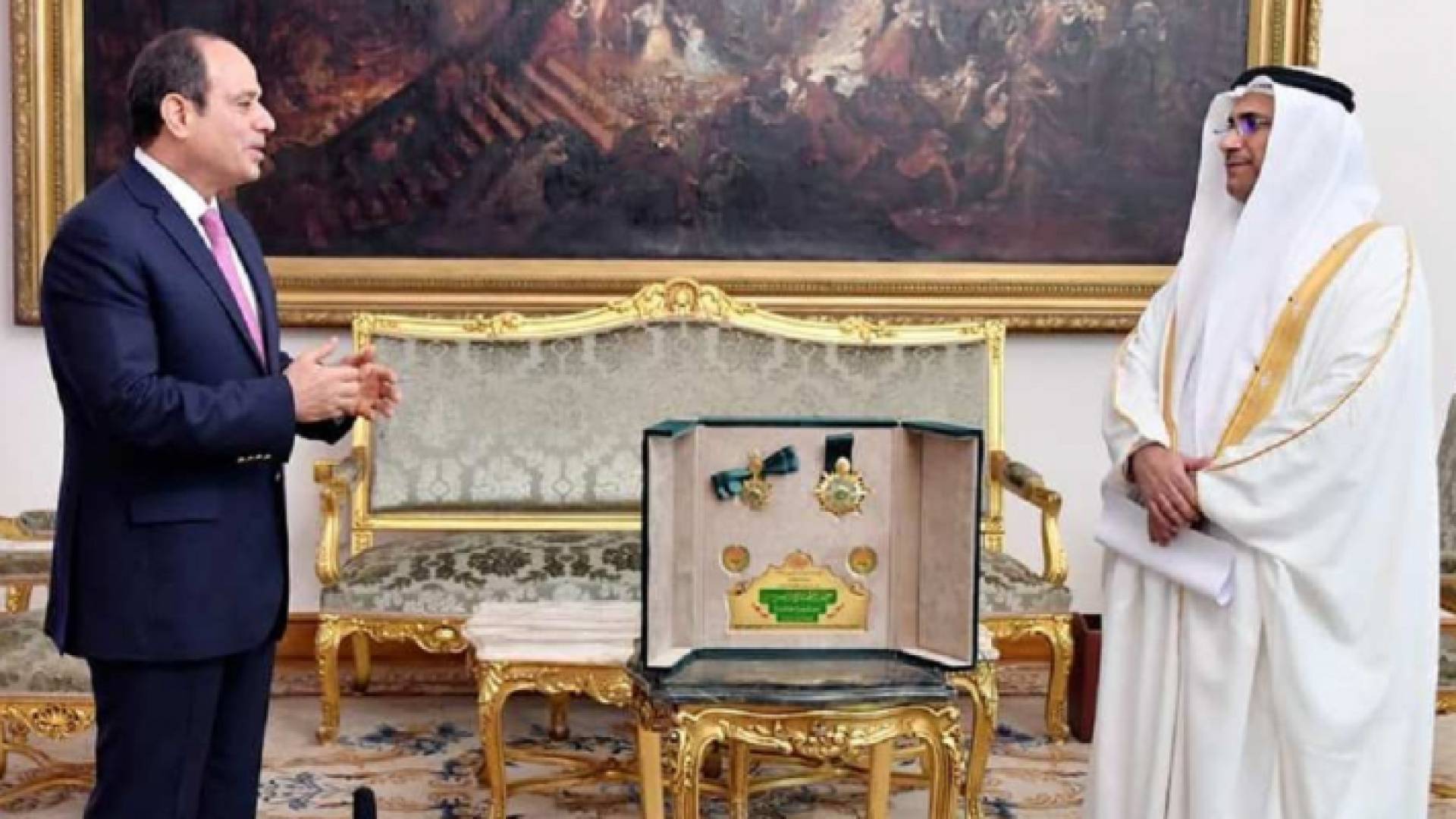 البرلمان العربي يمنح السيسي وسام القائد