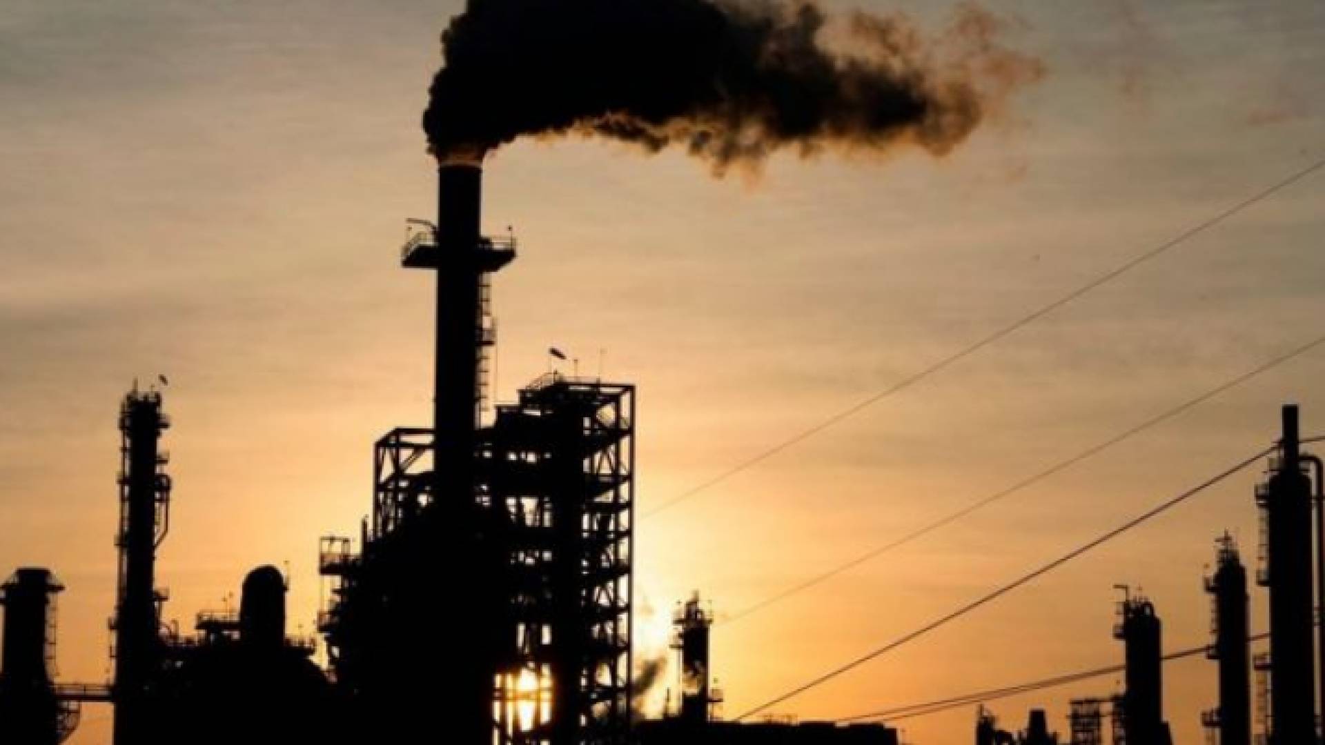 محطة تكرير نفط في الولايات المتحدة