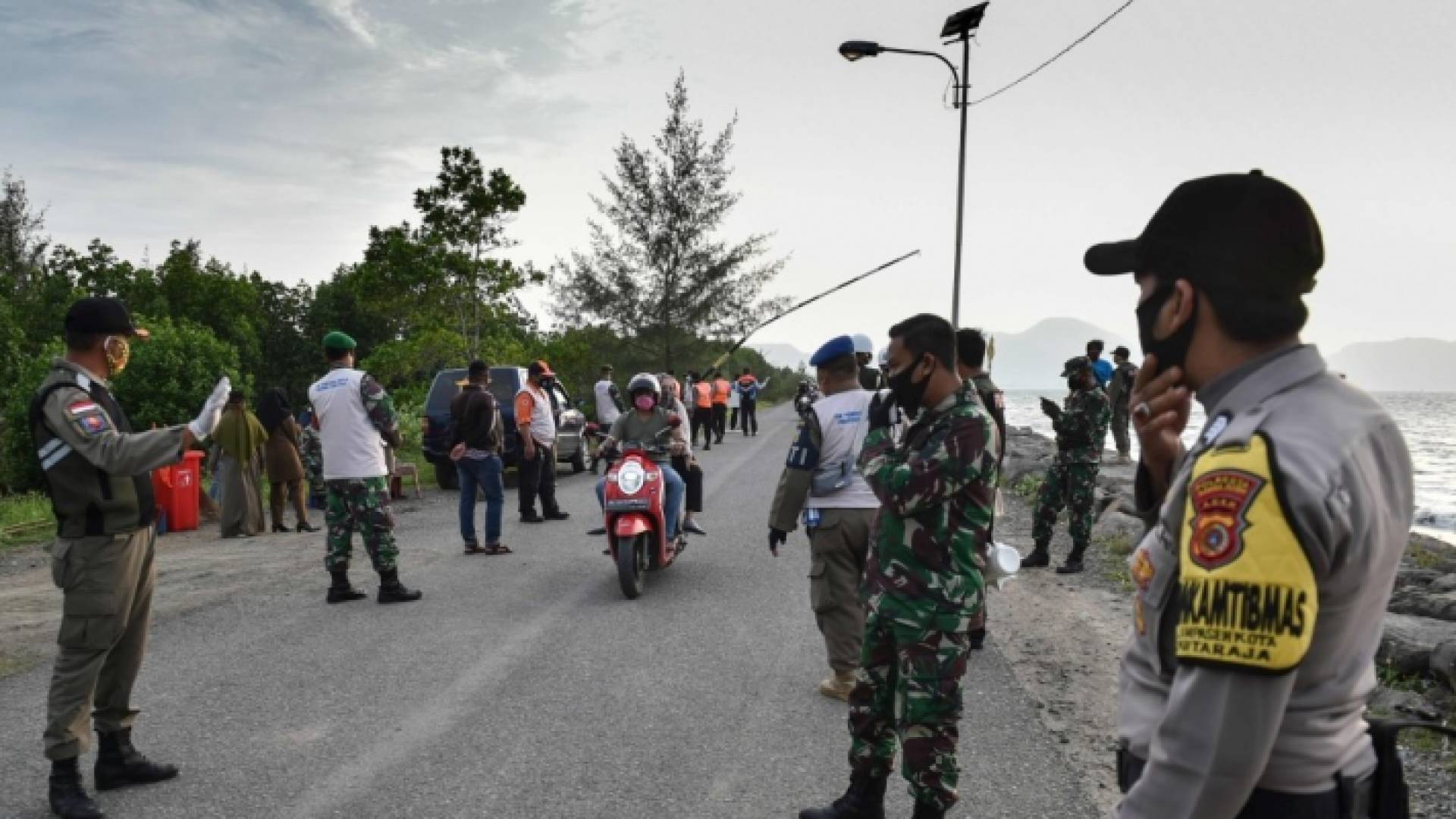تشهد إندونيسيا نشاطا زلزاليا وبركانيا بسبب موقعها على "حزام النار"
