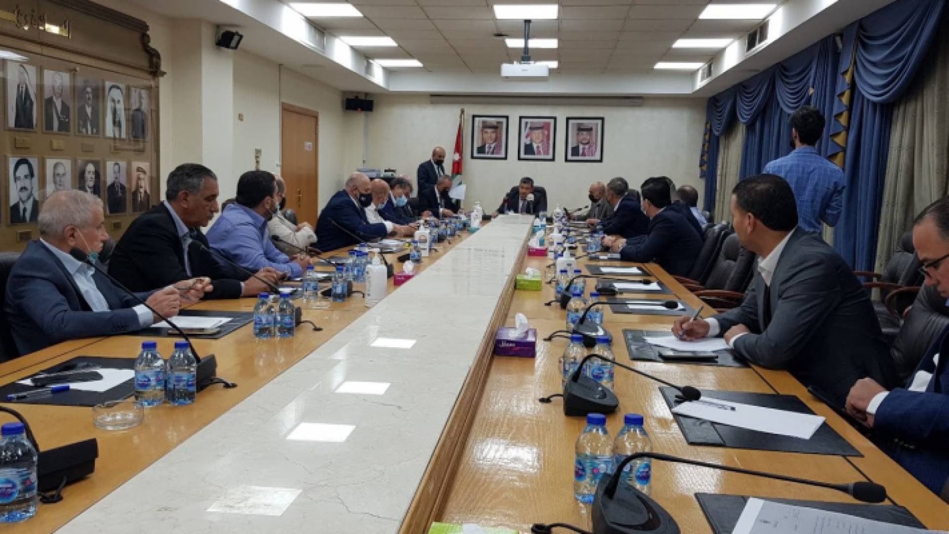 اجتماع لجنة السياحة والآثار والخدمات العامة