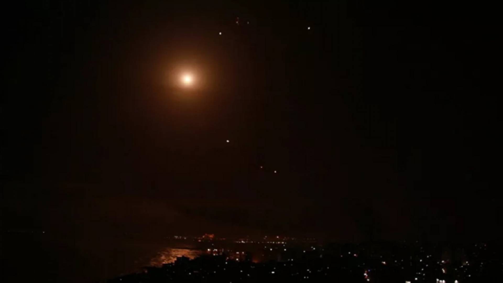 إطلاق نار مكثف تجاه طائرات مسيرة تابعة للاحتلال في سماء غزة