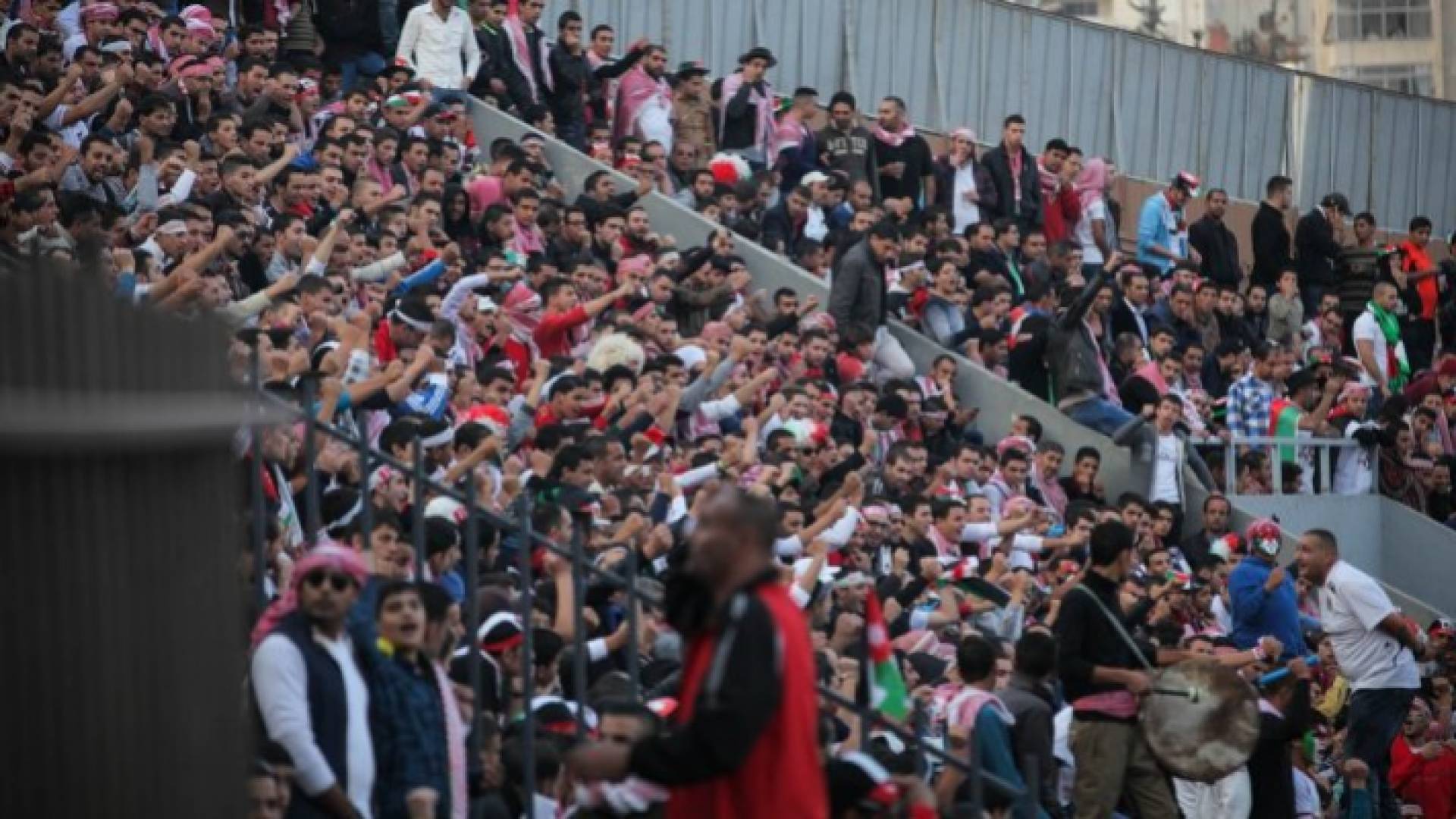 عدد كبير من الجماهير الأردنية